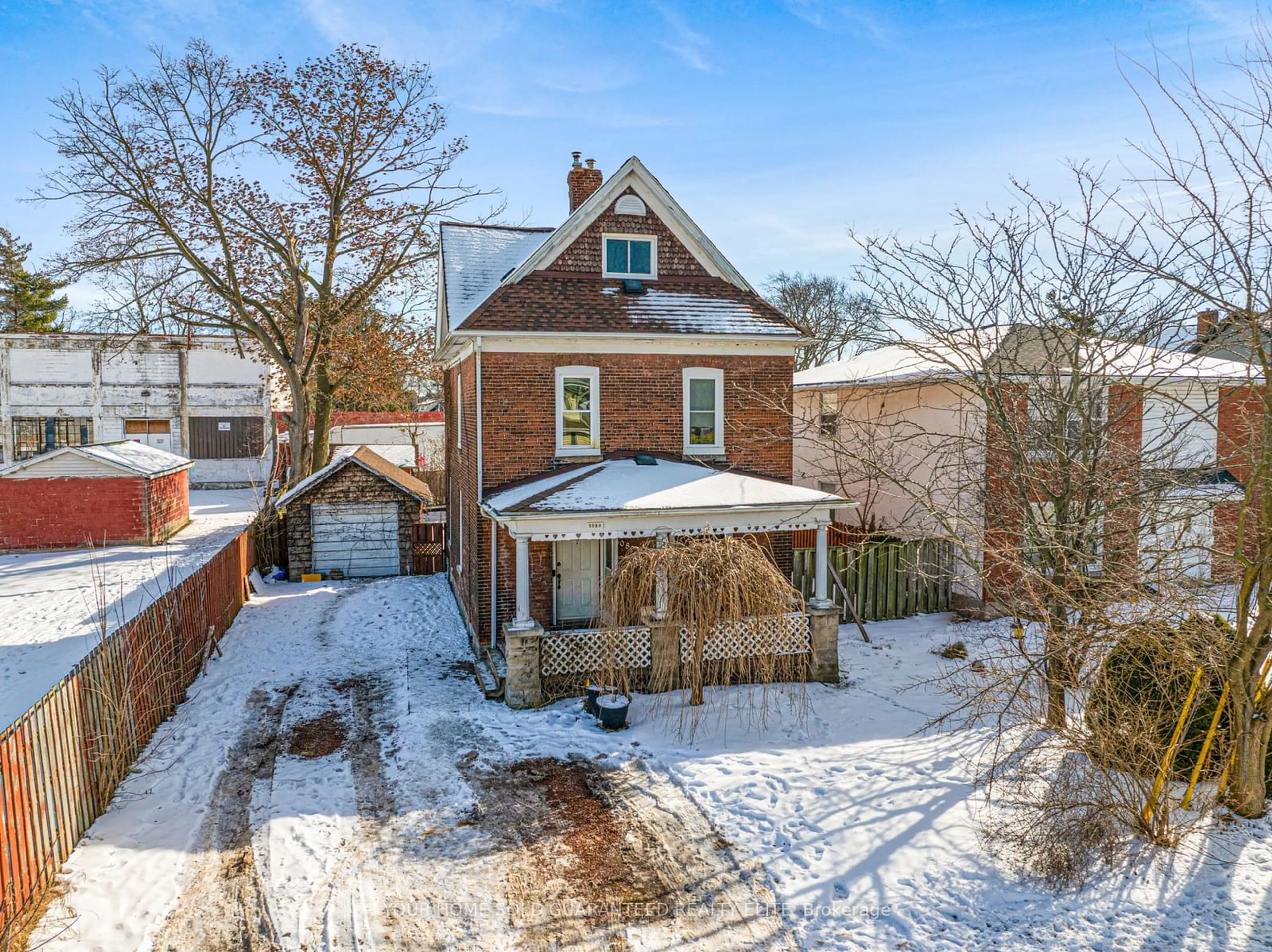 A pic from outside/outdoor area/front of a property/back of a property/a pic from drone, street for 5080 McGlashan Cres, Niagara Falls Ontario L2E 3W9