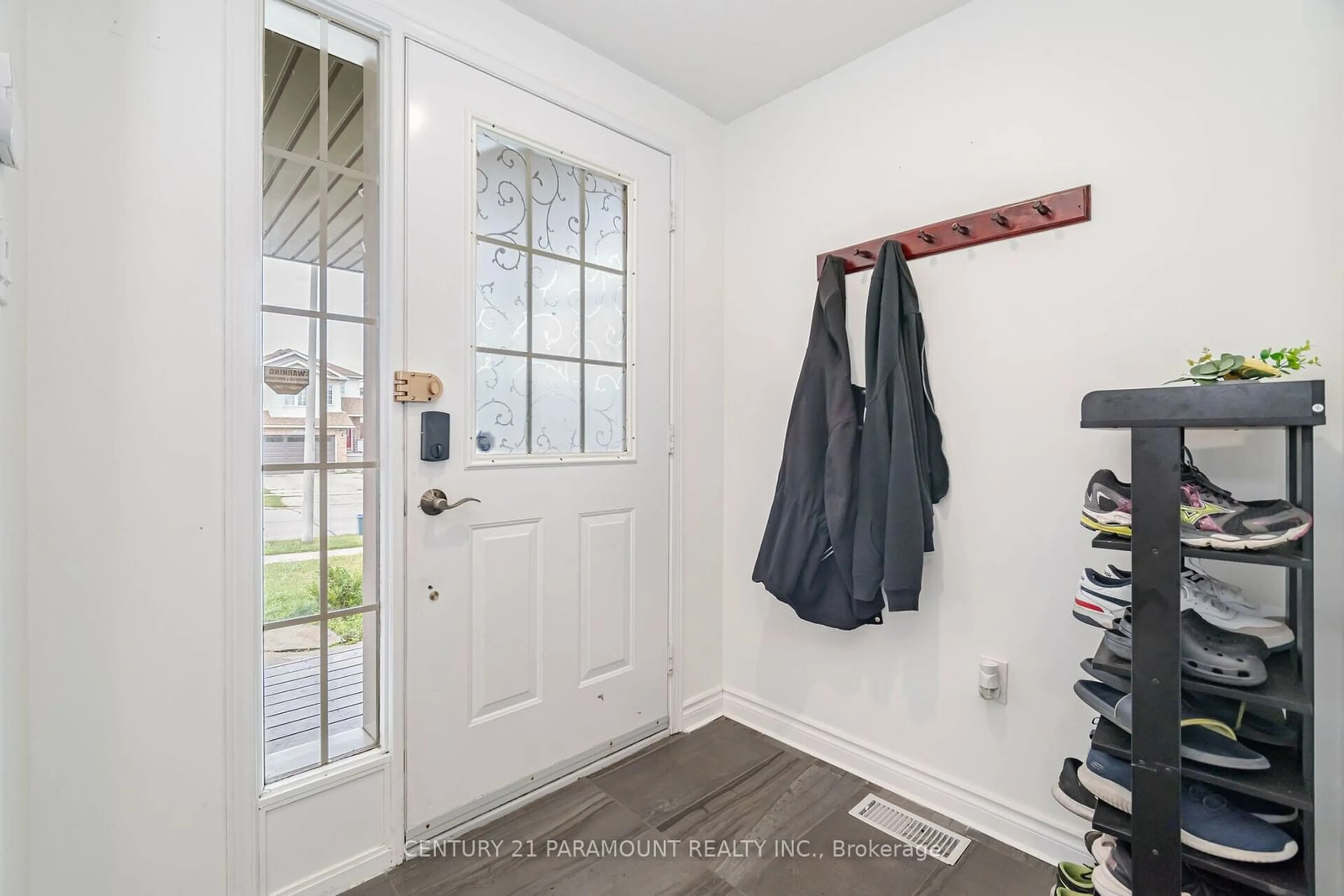 Indoor entryway for 78 PERIWINKLE St, Kitchener Ontario N2E 4C7