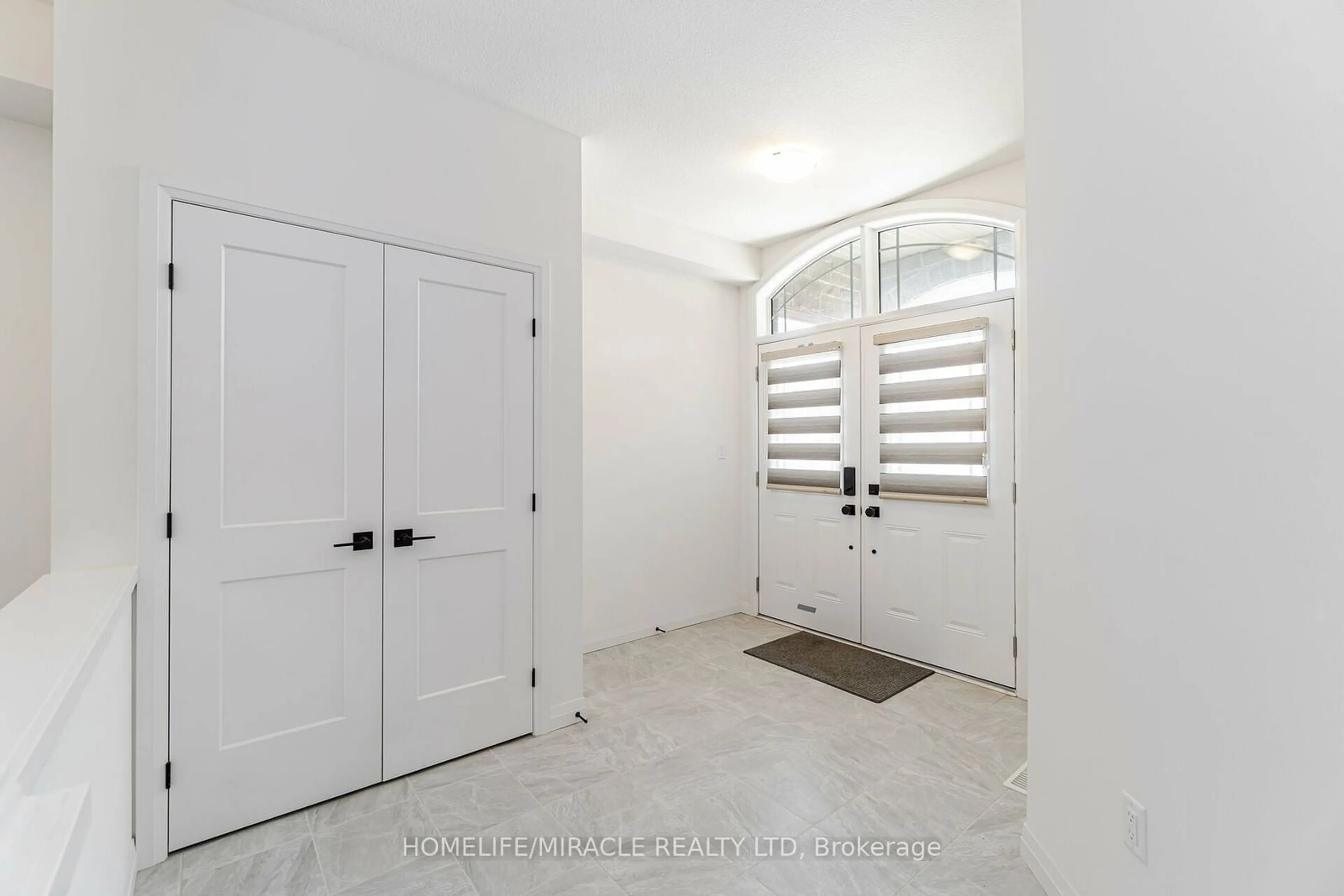 Indoor entryway for 105 Court Dr, Brant Ontario N3L 0L6