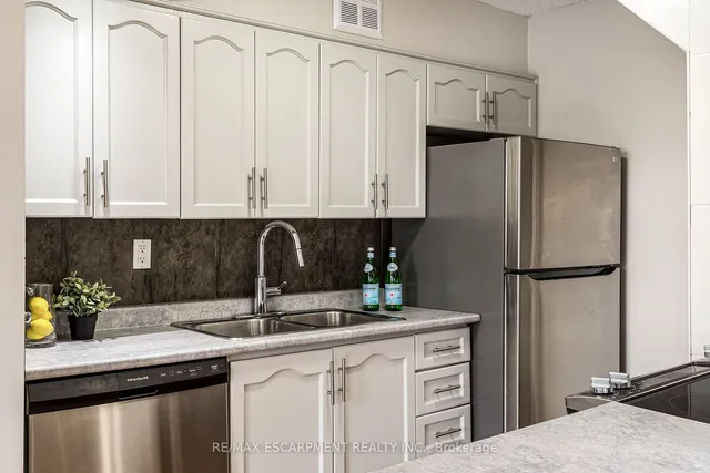 Additional property image - 10 John St Unit 209
