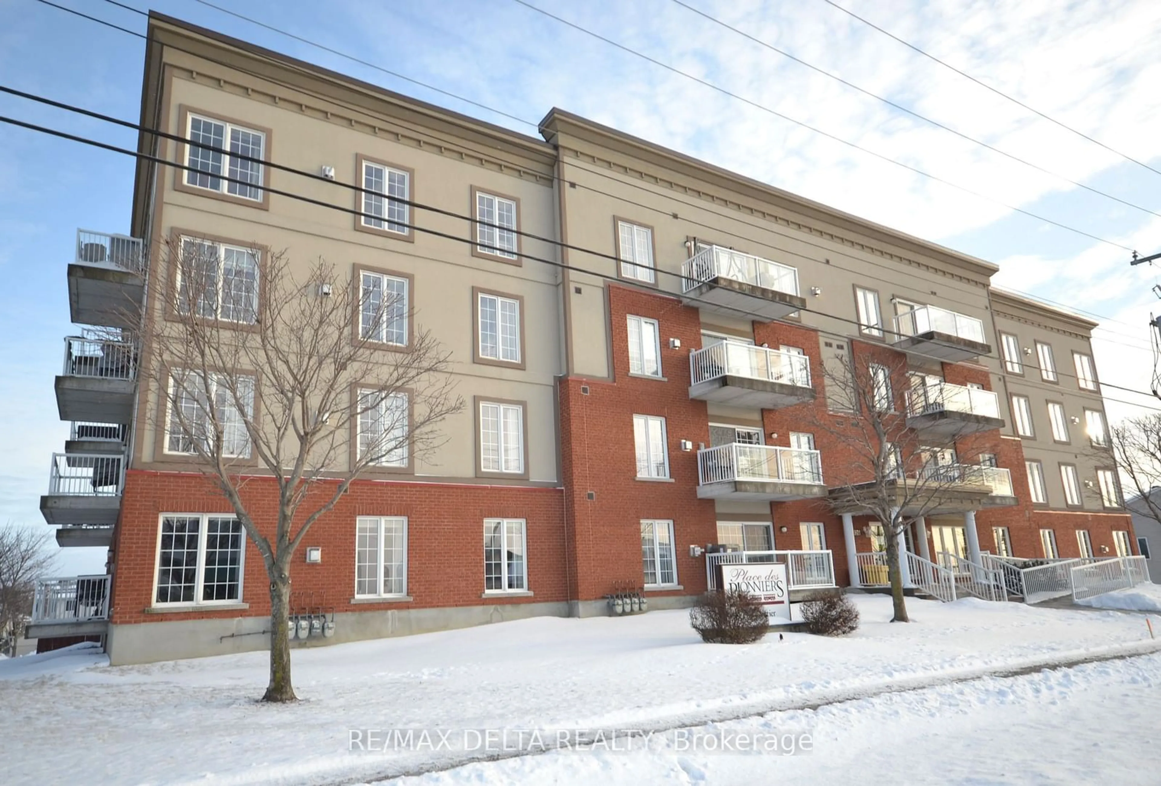 Patio, building for 2921 Laurier St #105, Clarence-Rockland Ontario K4K 1V2