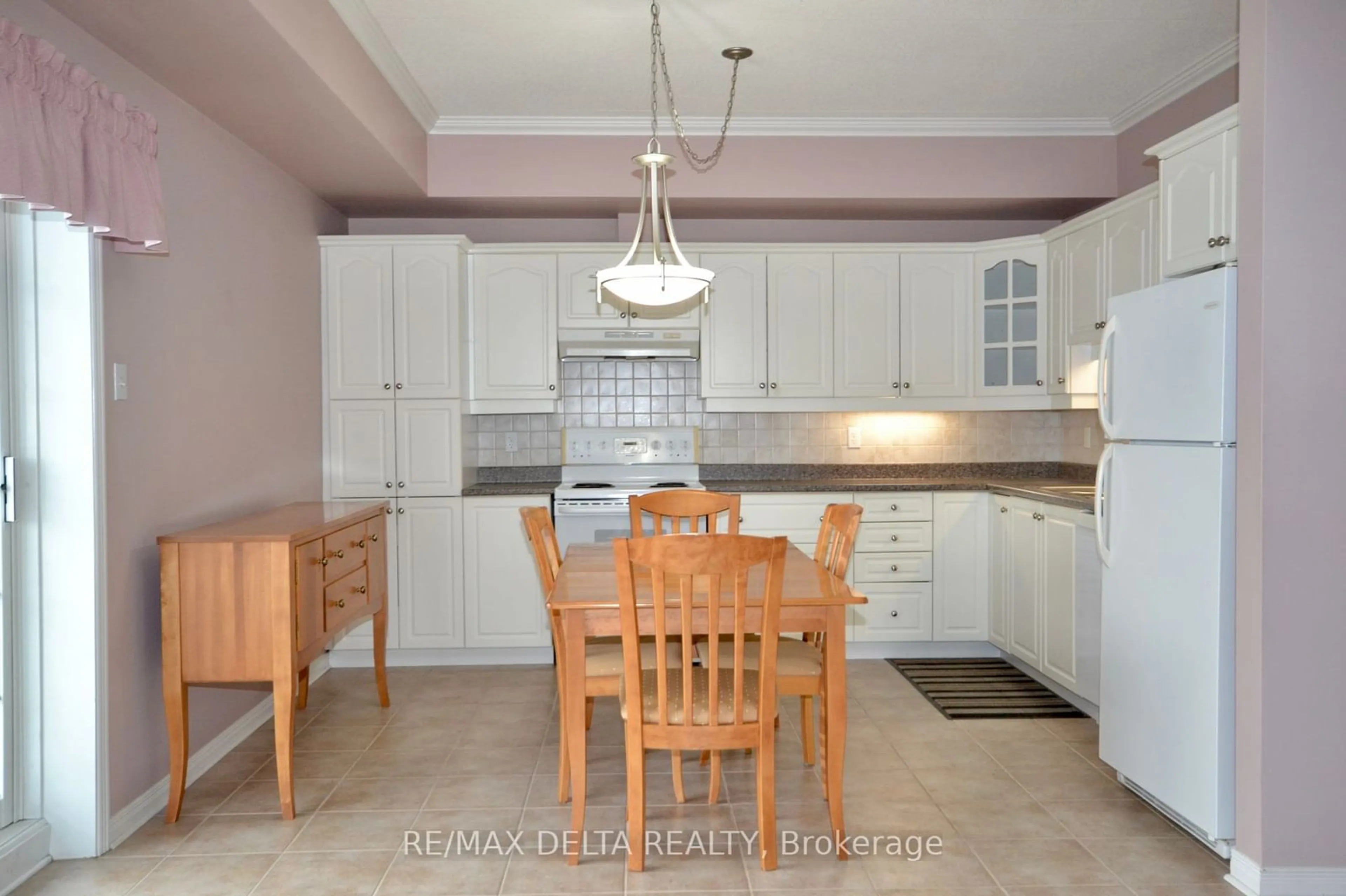 Standard kitchen, ceramic/tile floor for 2921 Laurier St #105, Clarence-Rockland Ontario K4K 1V2