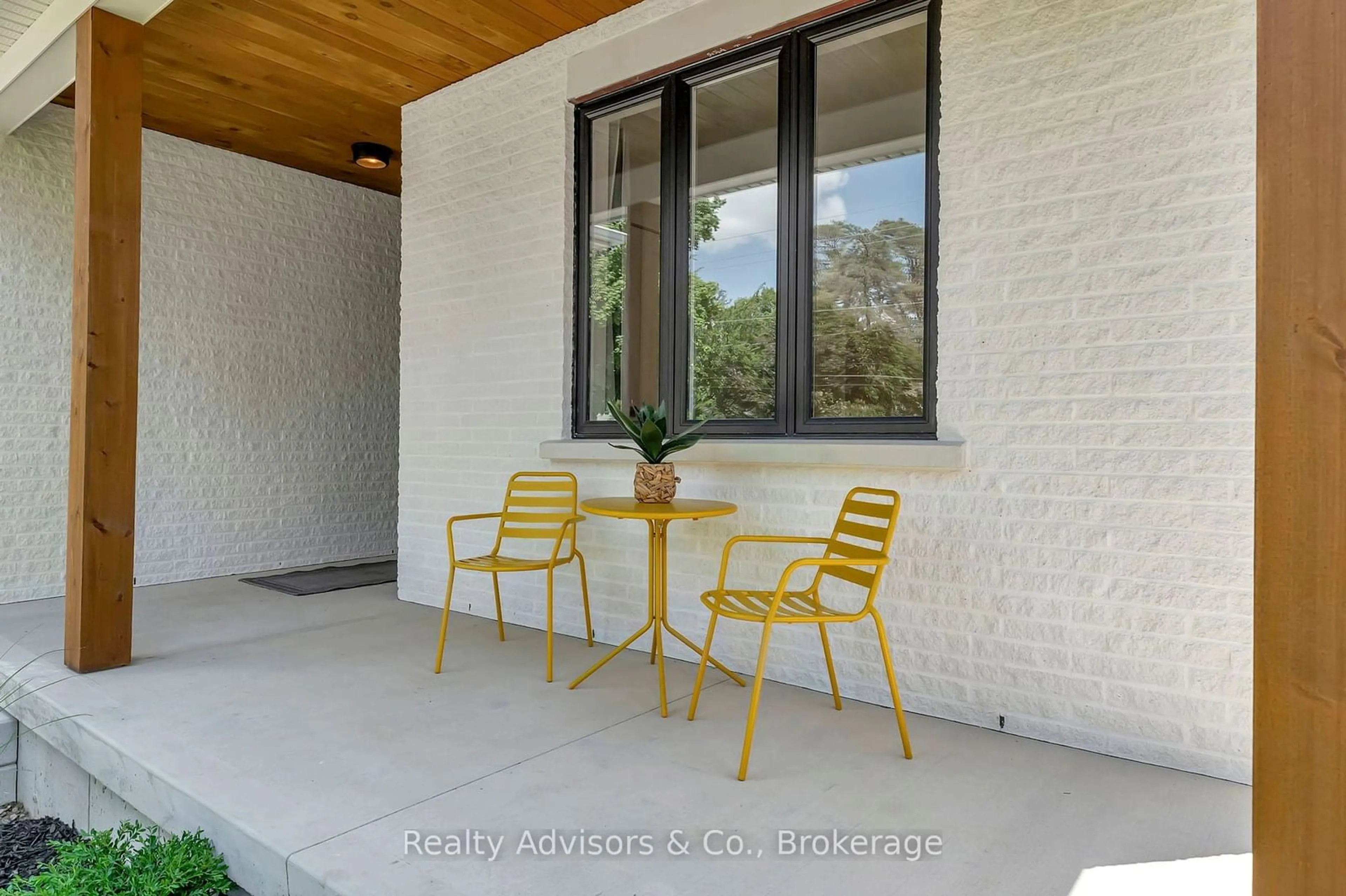 Patio, street for 128 Lisgar Ave, Tillsonburg Ontario N4G 3L6