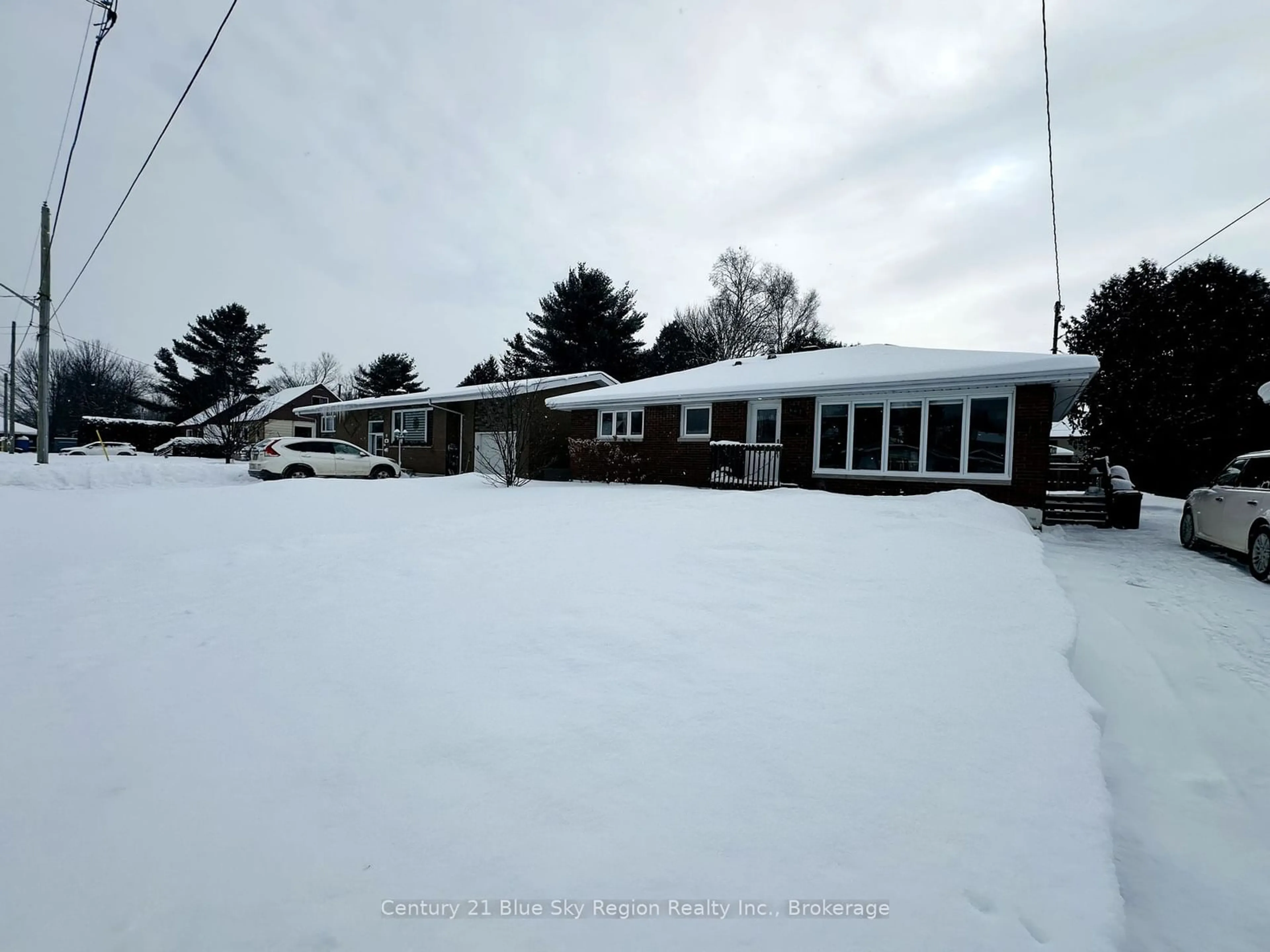 A pic from outside/outdoor area/front of a property/back of a property/a pic from drone, unknown for 667 Montrose Ave, North Bay Ontario P1B 7G3