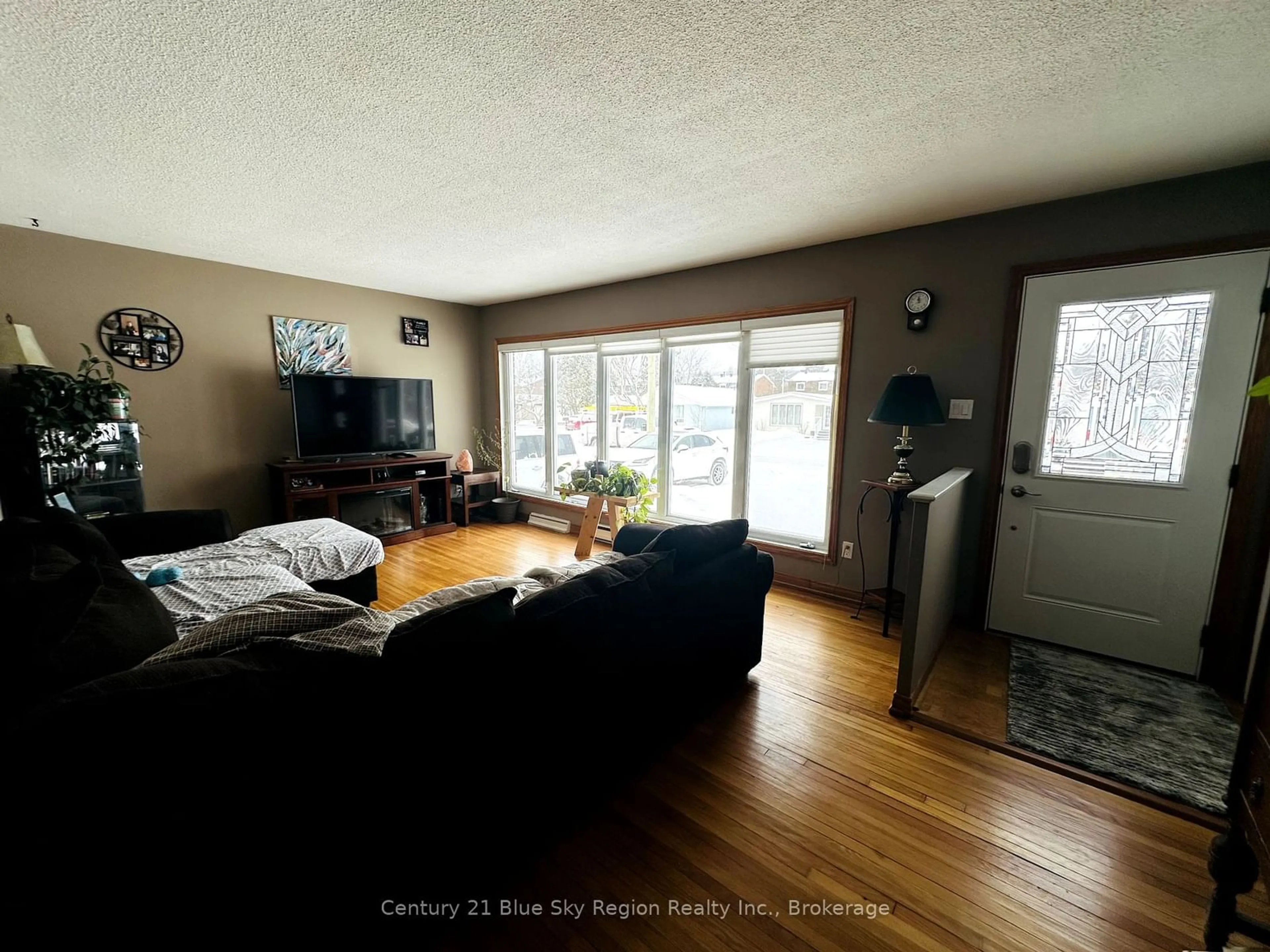 Living room with furniture, unknown for 667 Montrose Ave, North Bay Ontario P1B 7G3