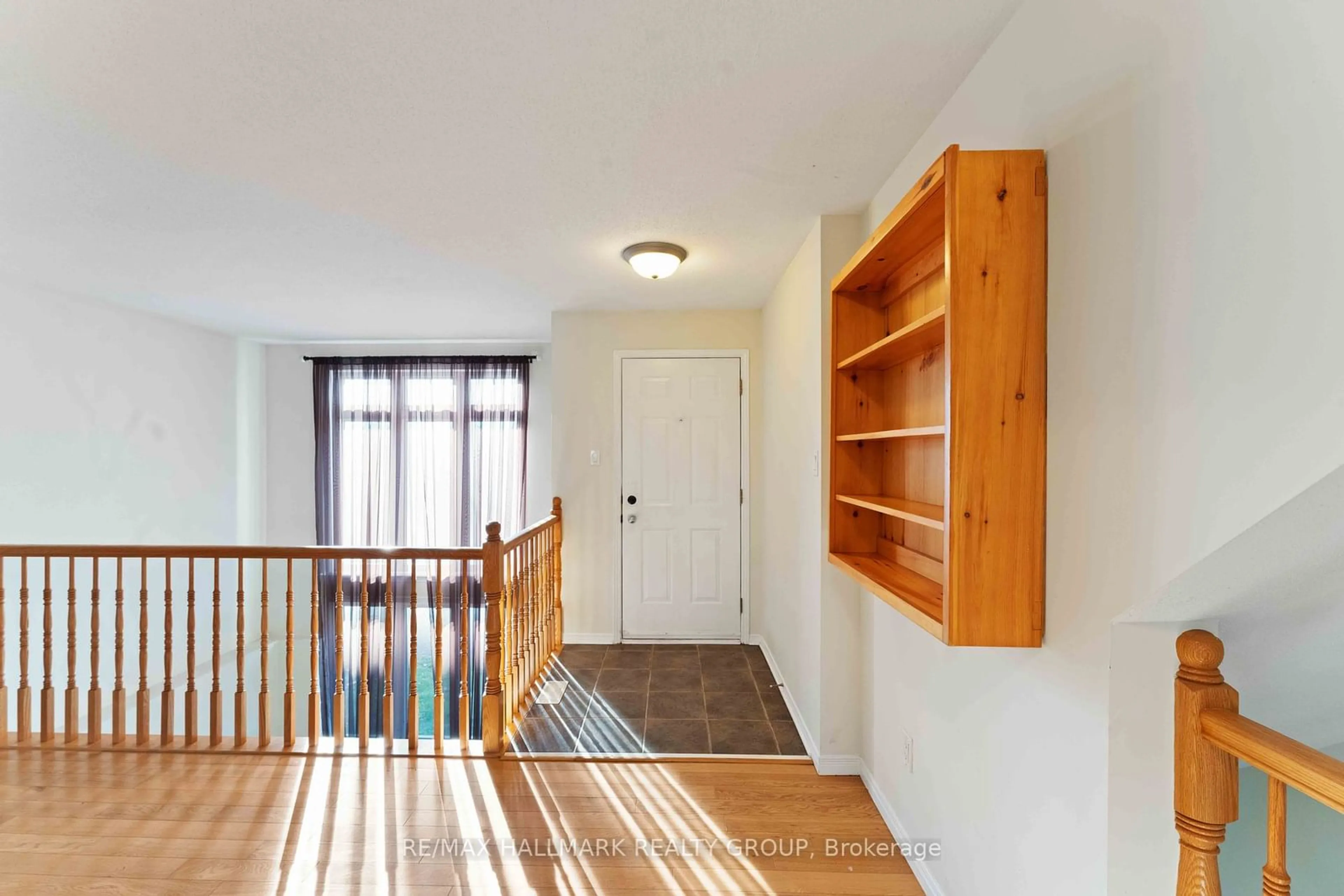 Indoor entryway for 1512 Walkley Rd #80, Hunt Club - South Keys and Area Ontario K1V 2G5