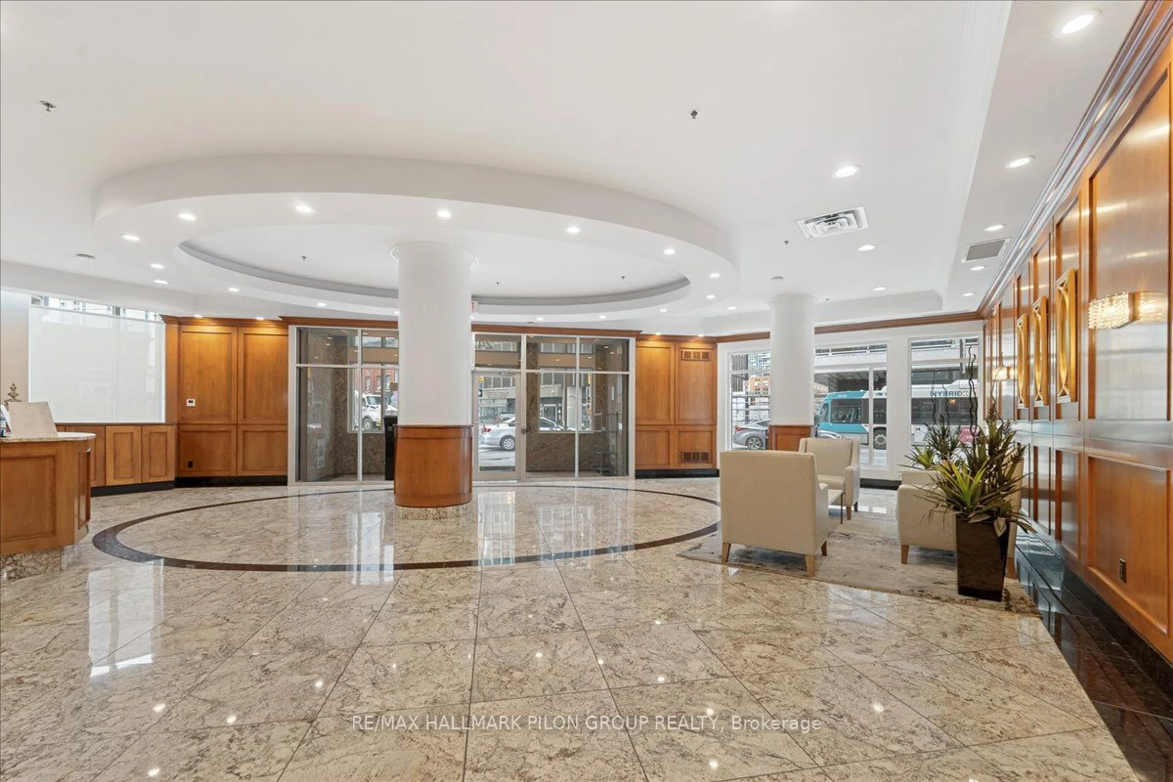 Lobby for 242 RIDEAU St #405, Lower Town - Sandy Hill Ontario K1N 0B7