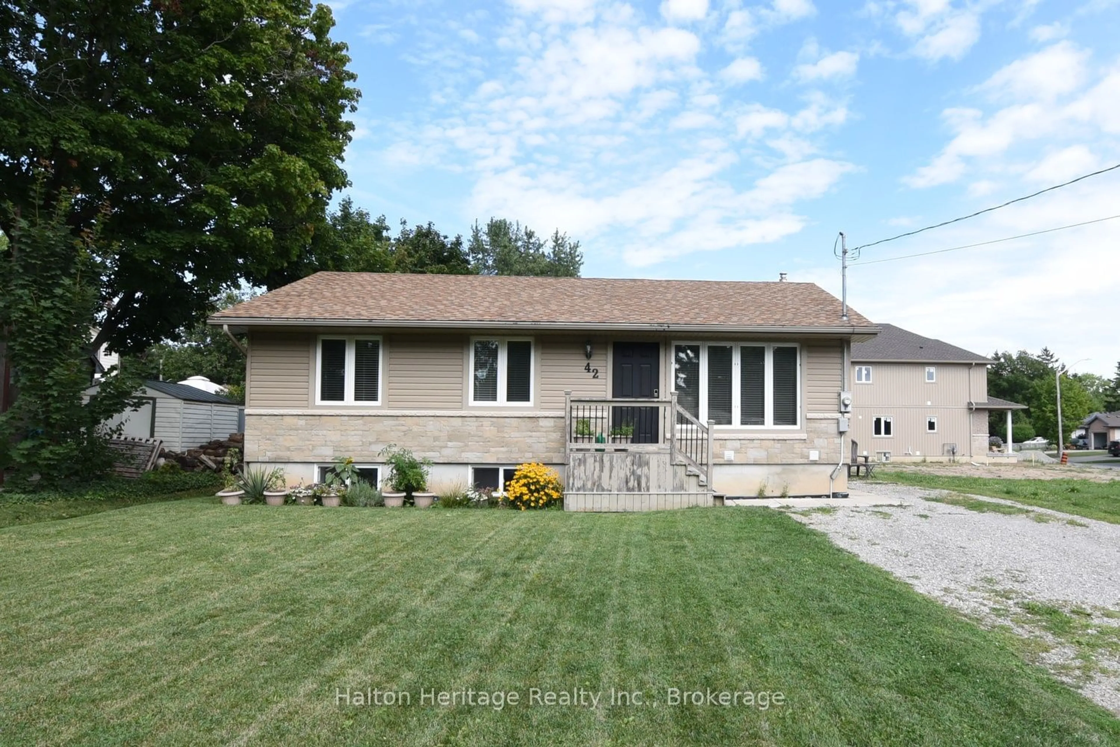 Home with vinyl exterior material, street for 42 Seneca St, Haldimand Ontario N0A 1E0