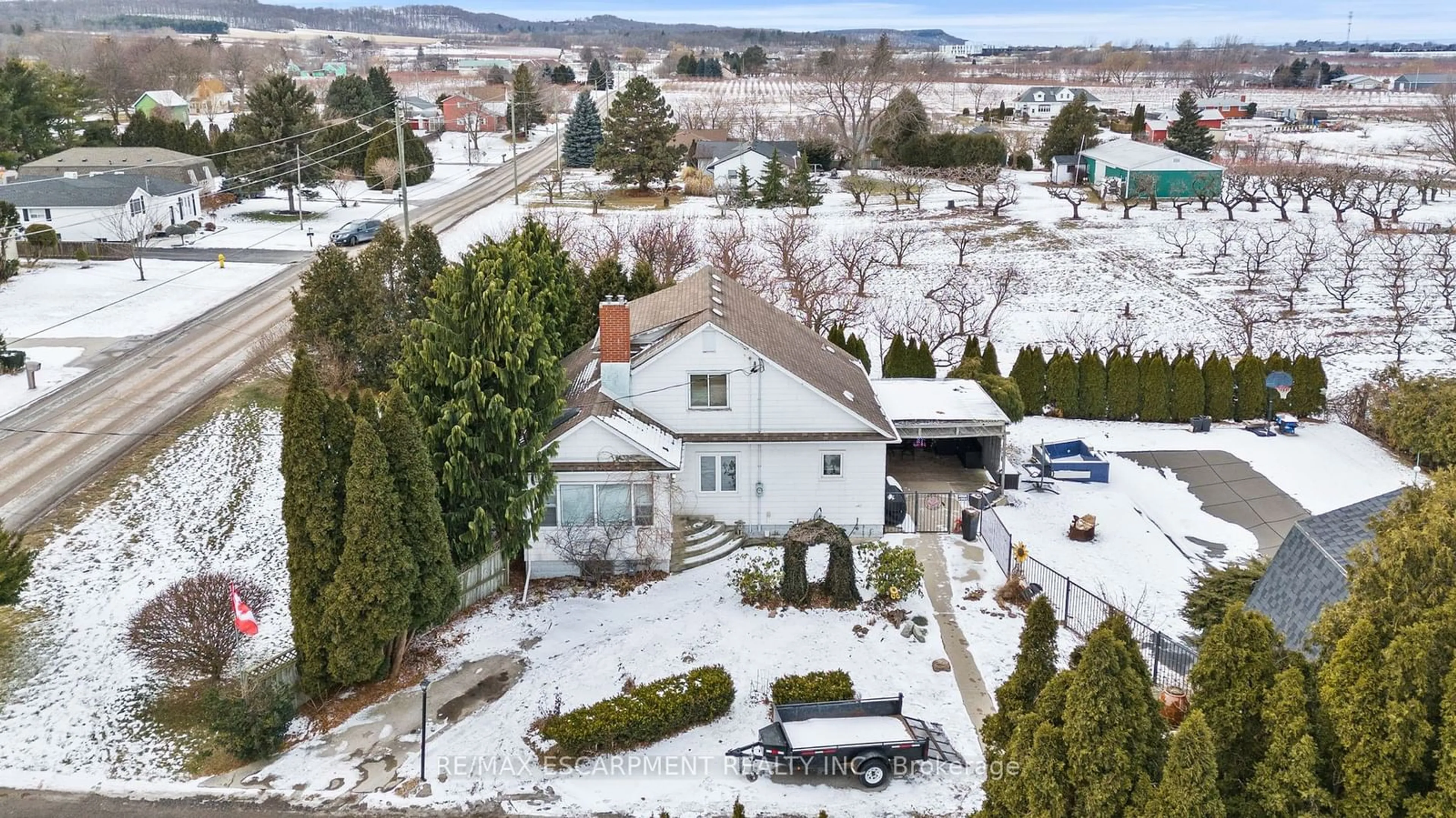 A pic from outside/outdoor area/front of a property/back of a property/a pic from drone, street for 5331 GREENLANE Rd, Lincoln Ontario L0R 1B3