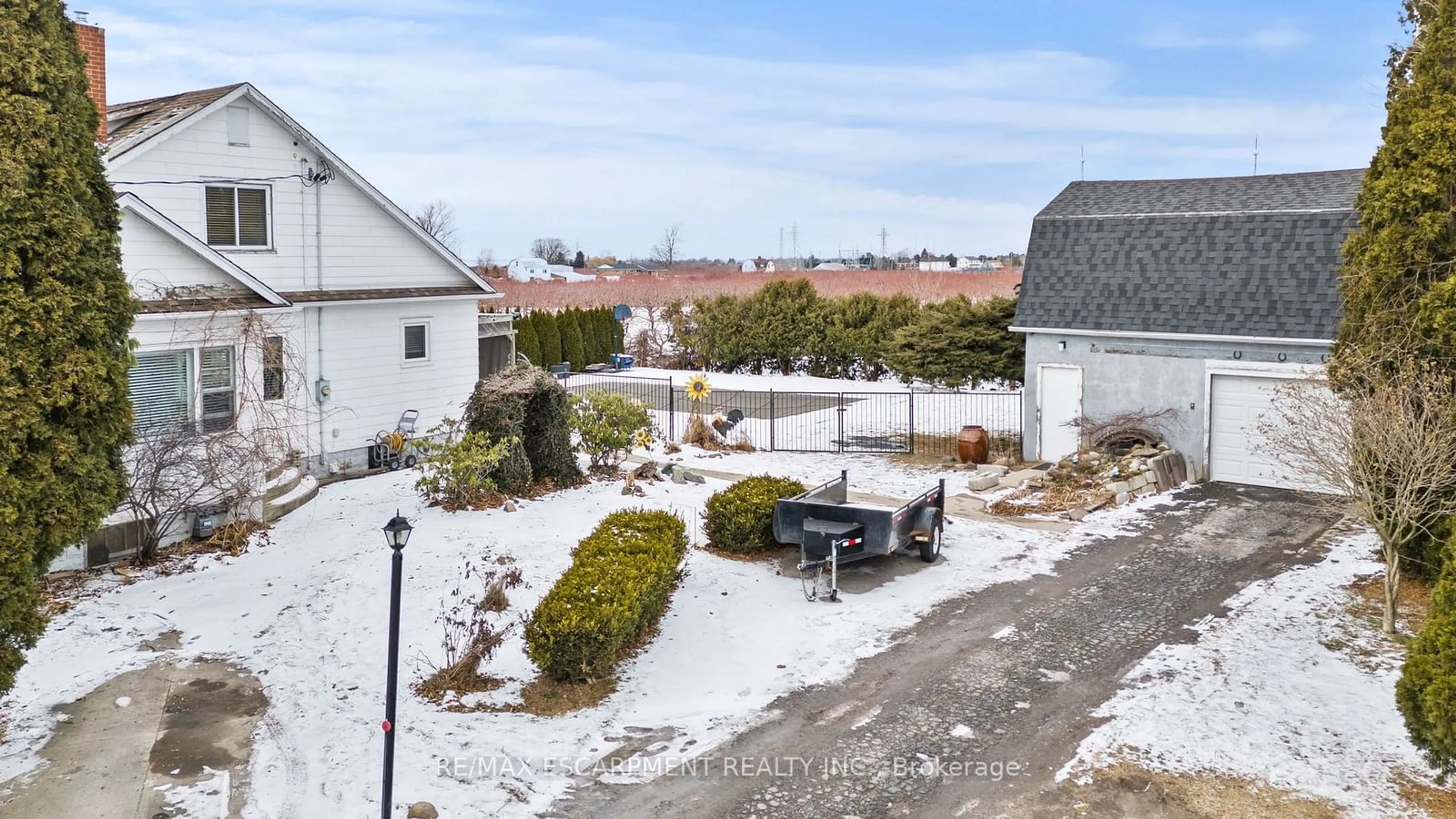 A pic from outside/outdoor area/front of a property/back of a property/a pic from drone, water/lake/river/ocean view for 5331 GREENLANE Rd, Lincoln Ontario L0R 1B3