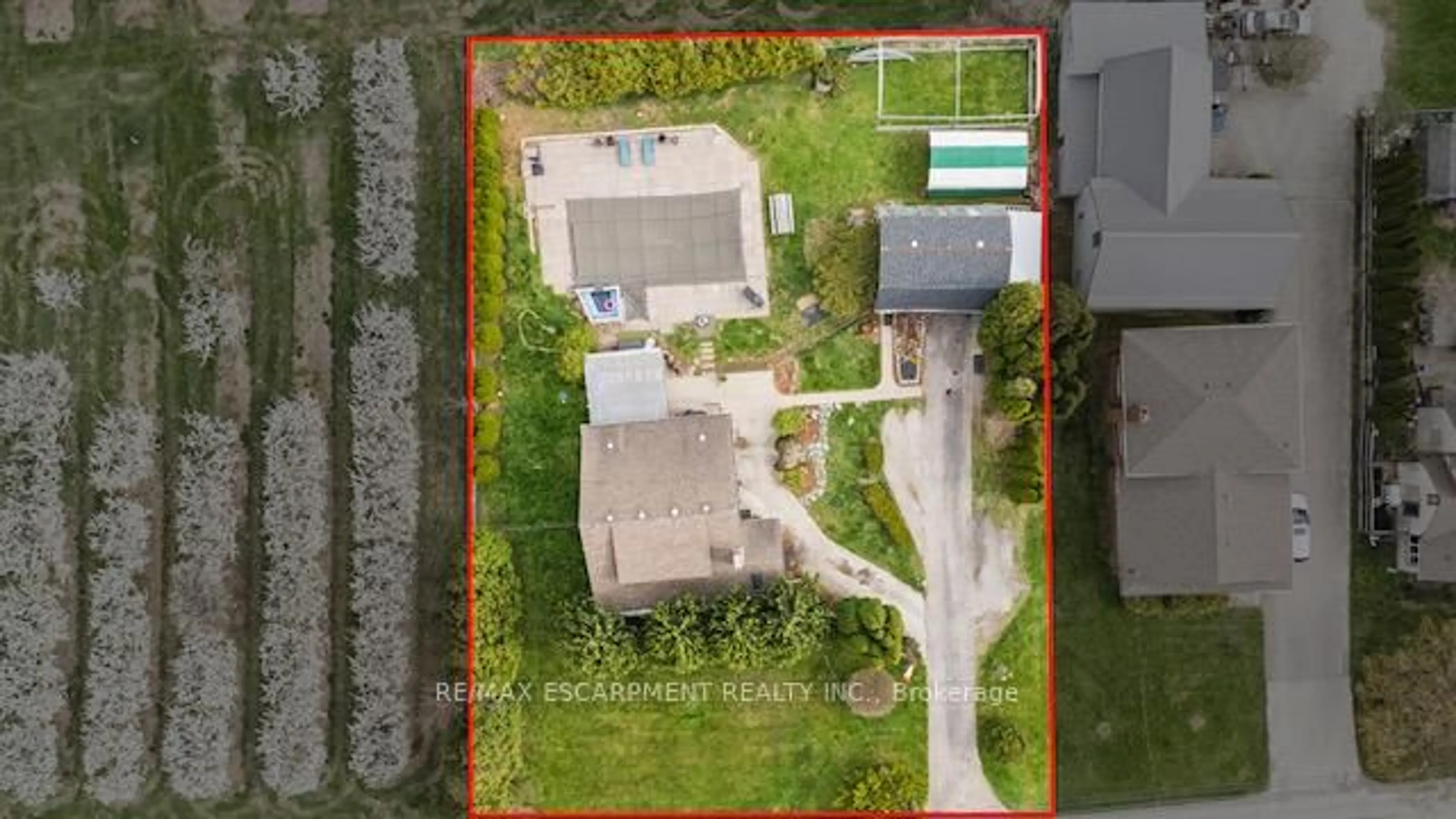 A pic from outside/outdoor area/front of a property/back of a property/a pic from drone, street for 5331 GREENLANE Rd, Lincoln Ontario L0R 1B3