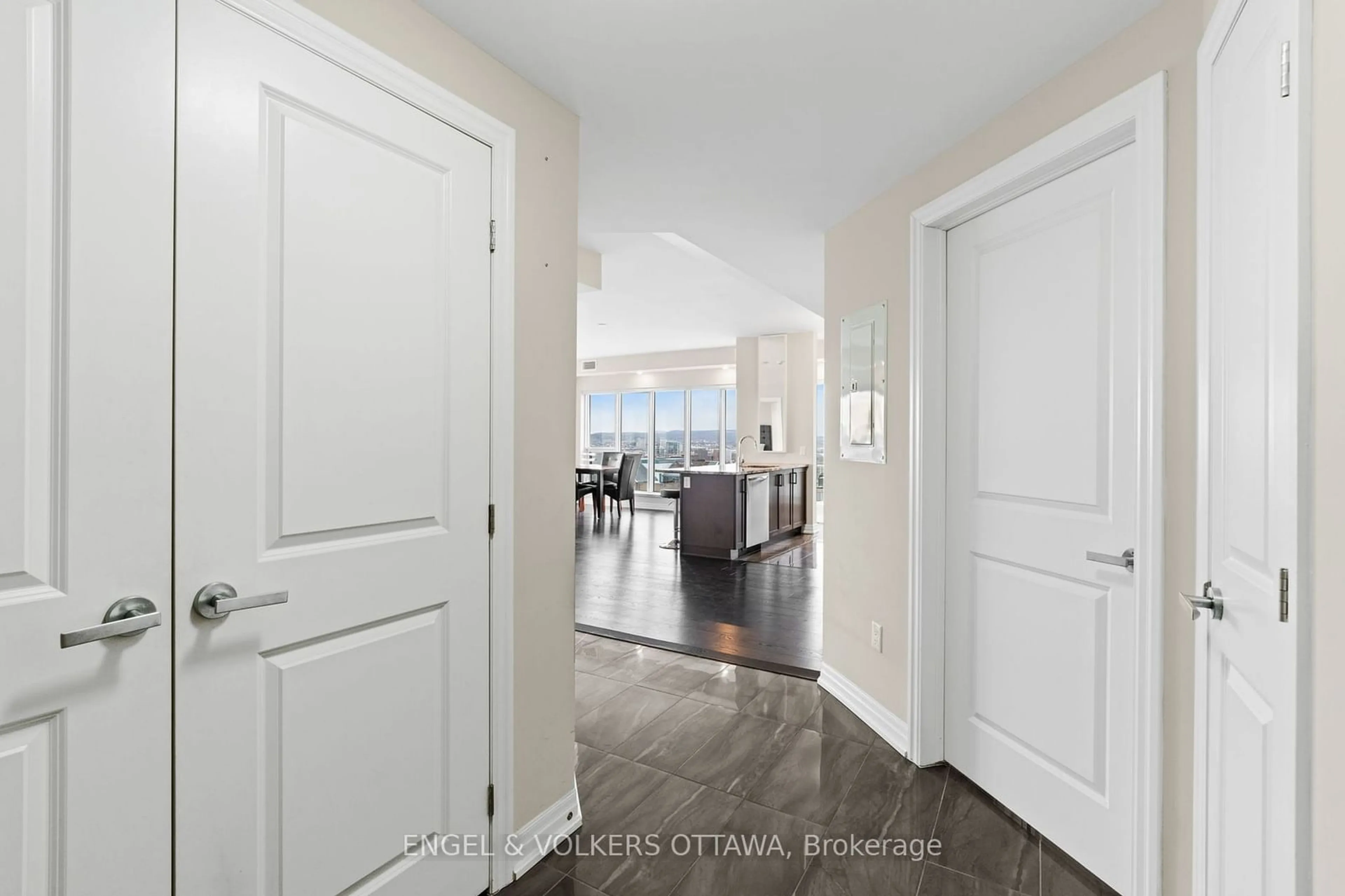 Indoor entryway for 195 Besserer St #PH-2806, Lower Town - Sandy Hill Ontario K1N 0B6