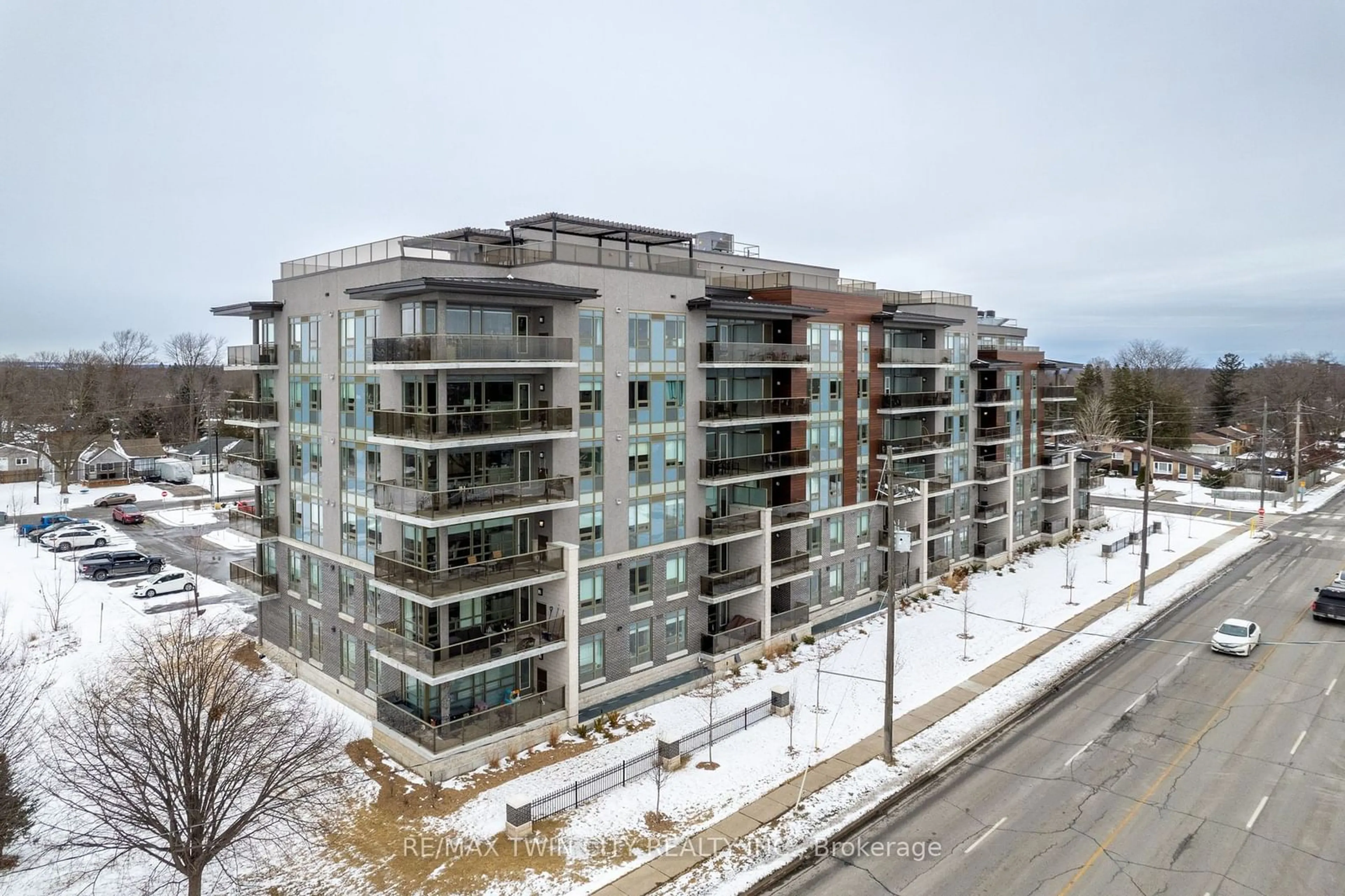 A pic from outside/outdoor area/front of a property/back of a property/a pic from drone, city buildings view from balcony for 34 Norman St #101, Brant Ontario N3R 2Y1