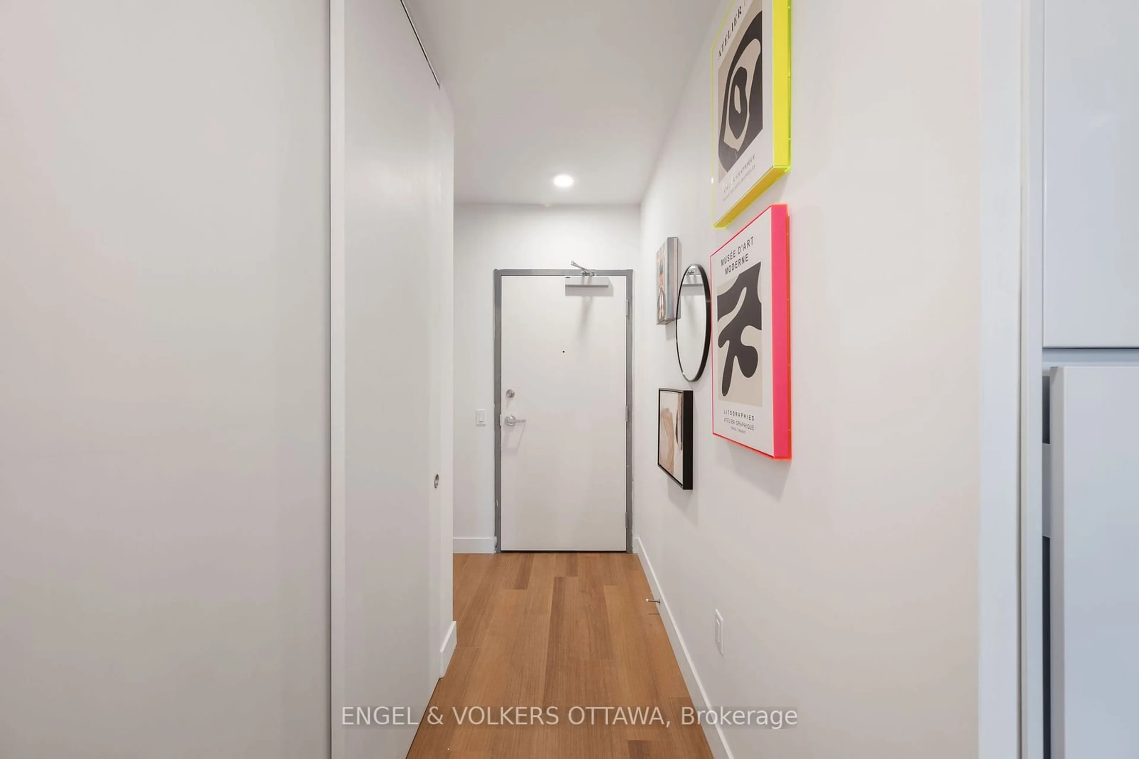 Indoor entryway for 10 James St #211, Ottawa Centre Ontario K2P 1T2