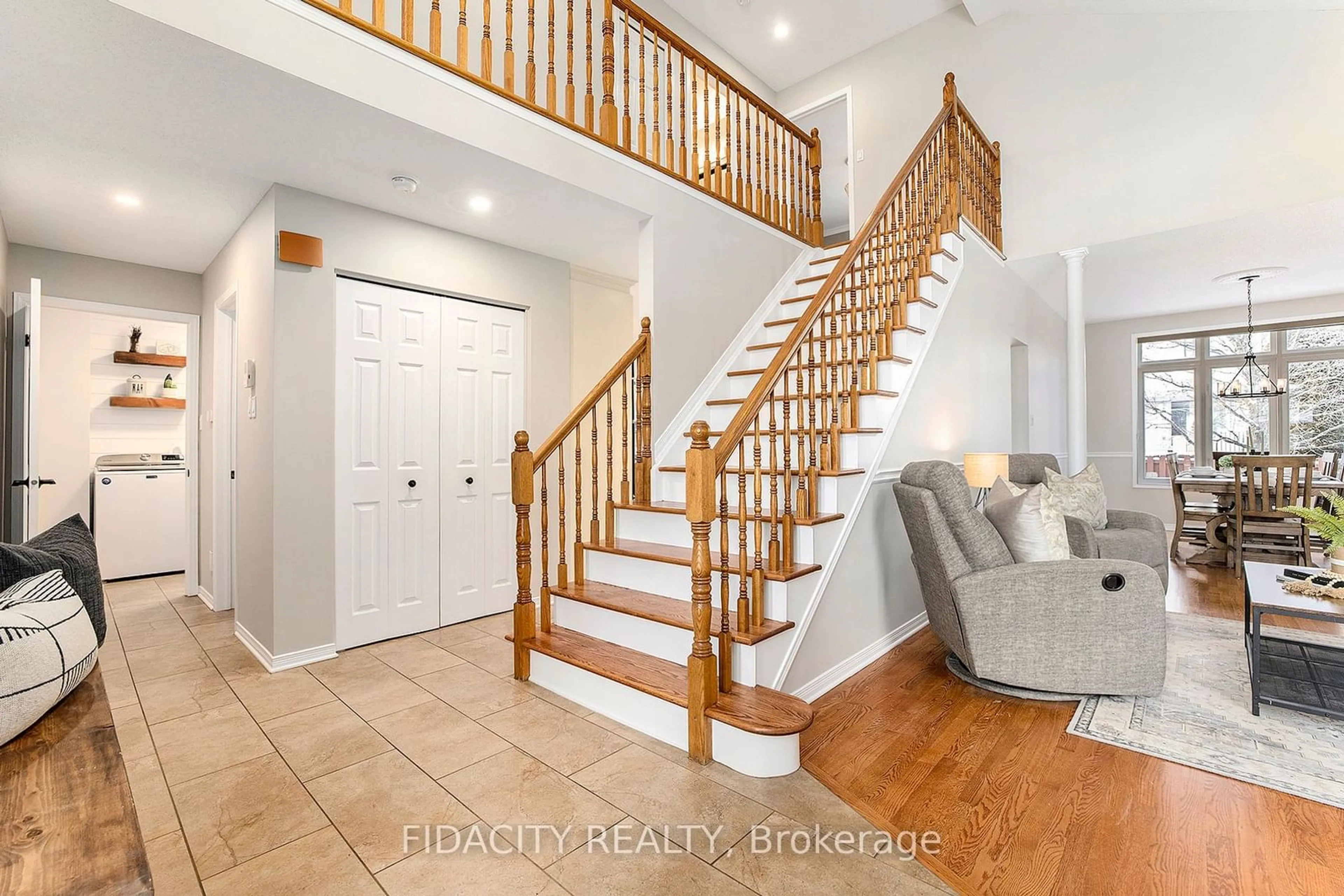 Indoor entryway for 35 Steggall Cres, Stittsville - Munster - Richmond Ontario K2S 1S4