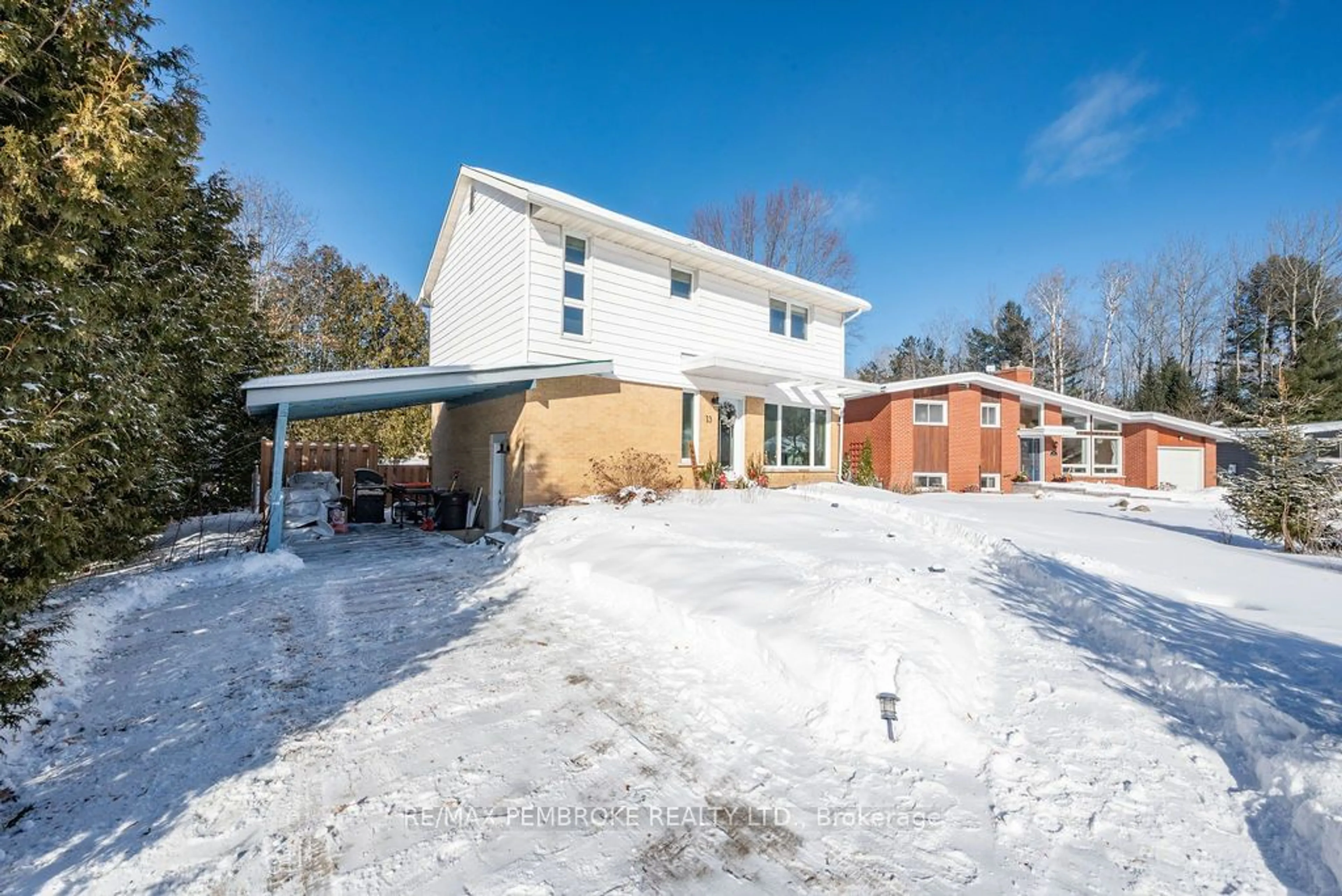 A pic from outside/outdoor area/front of a property/back of a property/a pic from drone, building for 13 Highland Cres, Deep River Ontario K0J 1P0