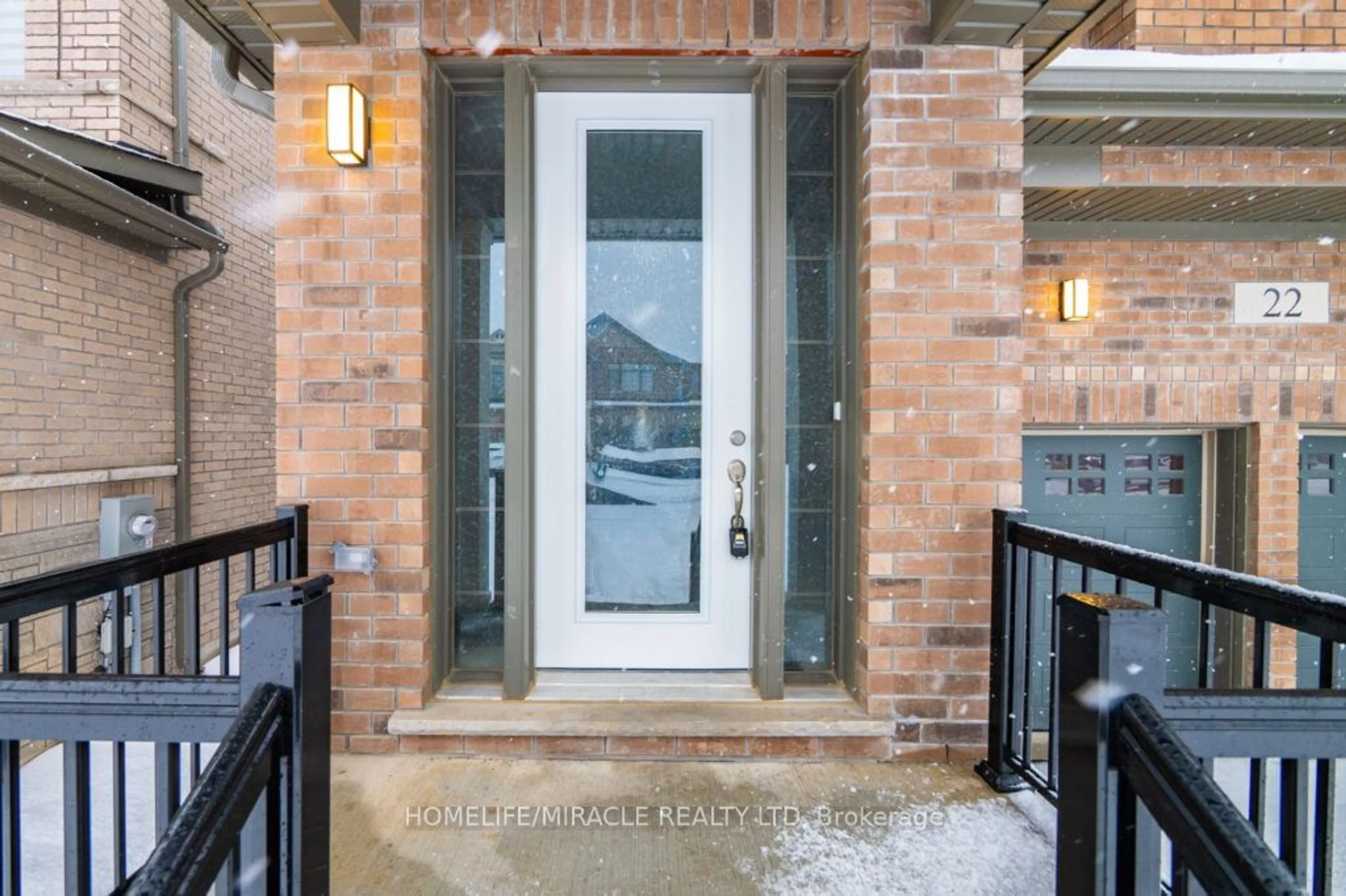 Indoor entryway for 22 Rustic Oak Tr, North Dumfries Ontario N0B 1E0