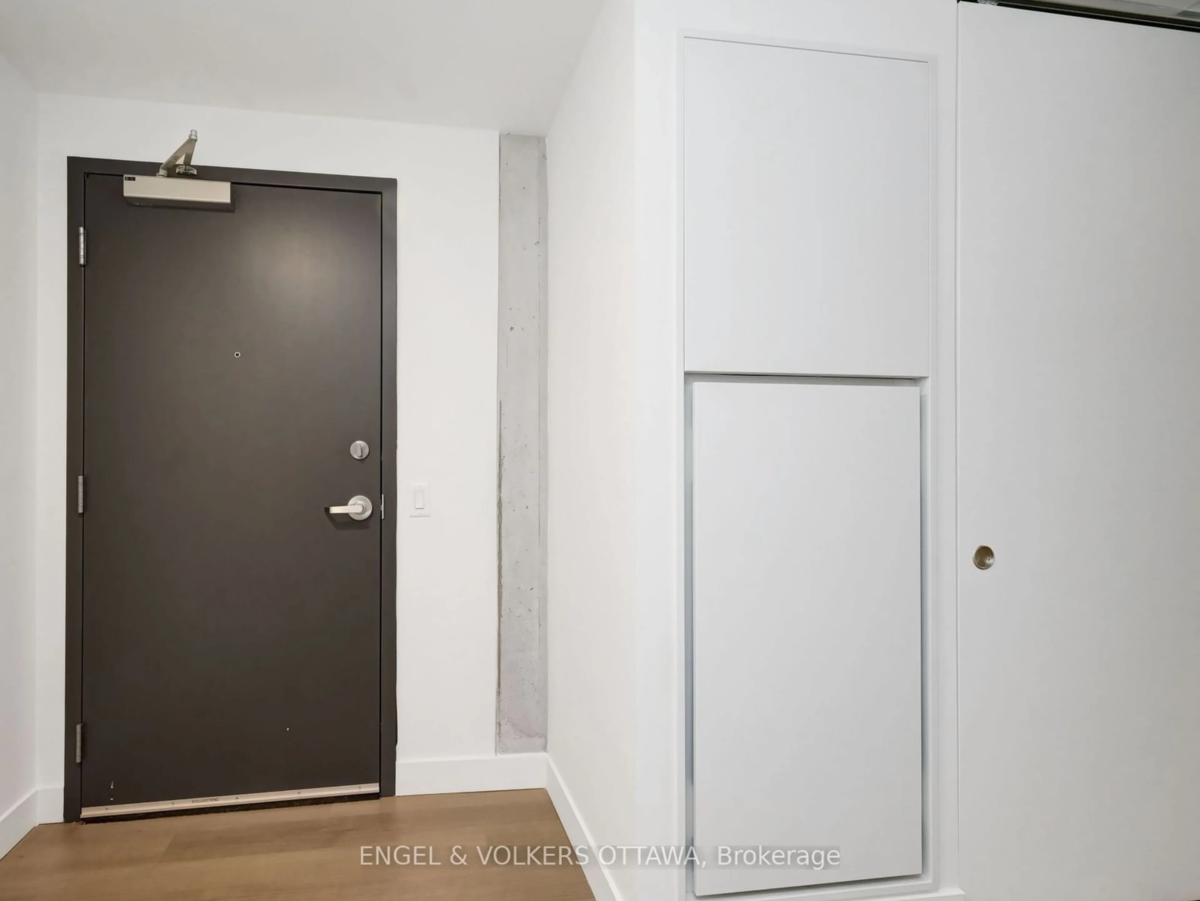 Indoor entryway for 10 James St #613, Ottawa Centre Ontario K2P 1T2