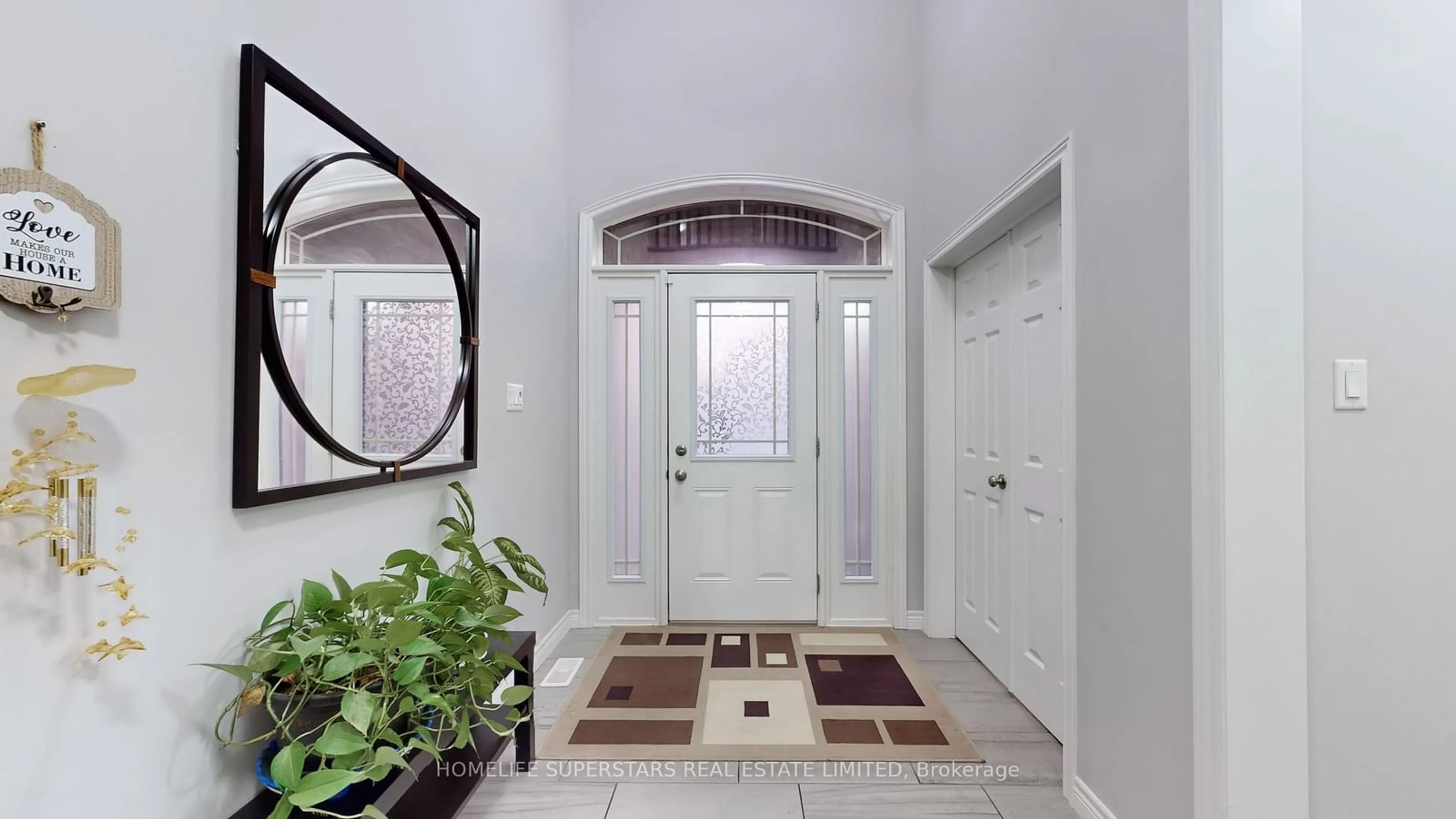 Indoor entryway for 341 Rivertrail Ave, Kitchener Ontario N2A 0K4