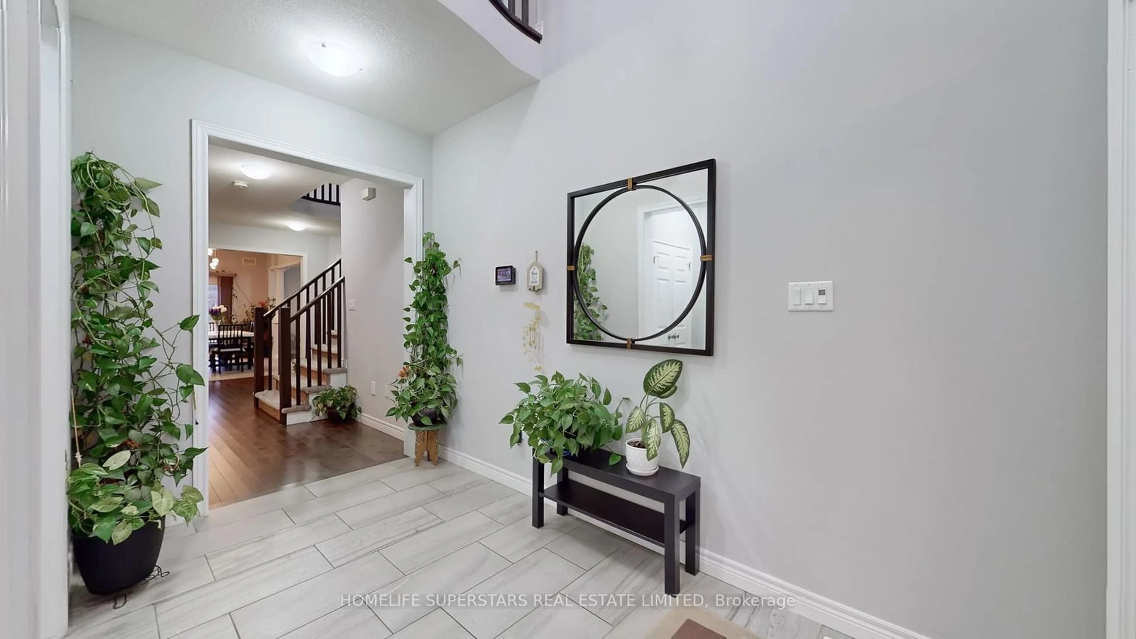 Indoor foyer for 341 Rivertrail Ave, Kitchener Ontario N2A 0K4