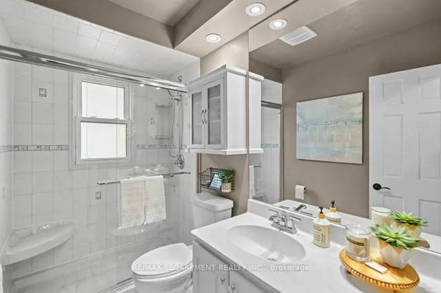 Additional property image - 377 East 16th St