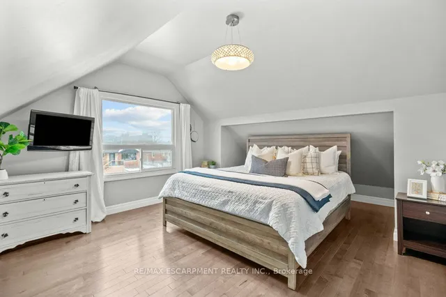 Additional property image - 377 East 16th St