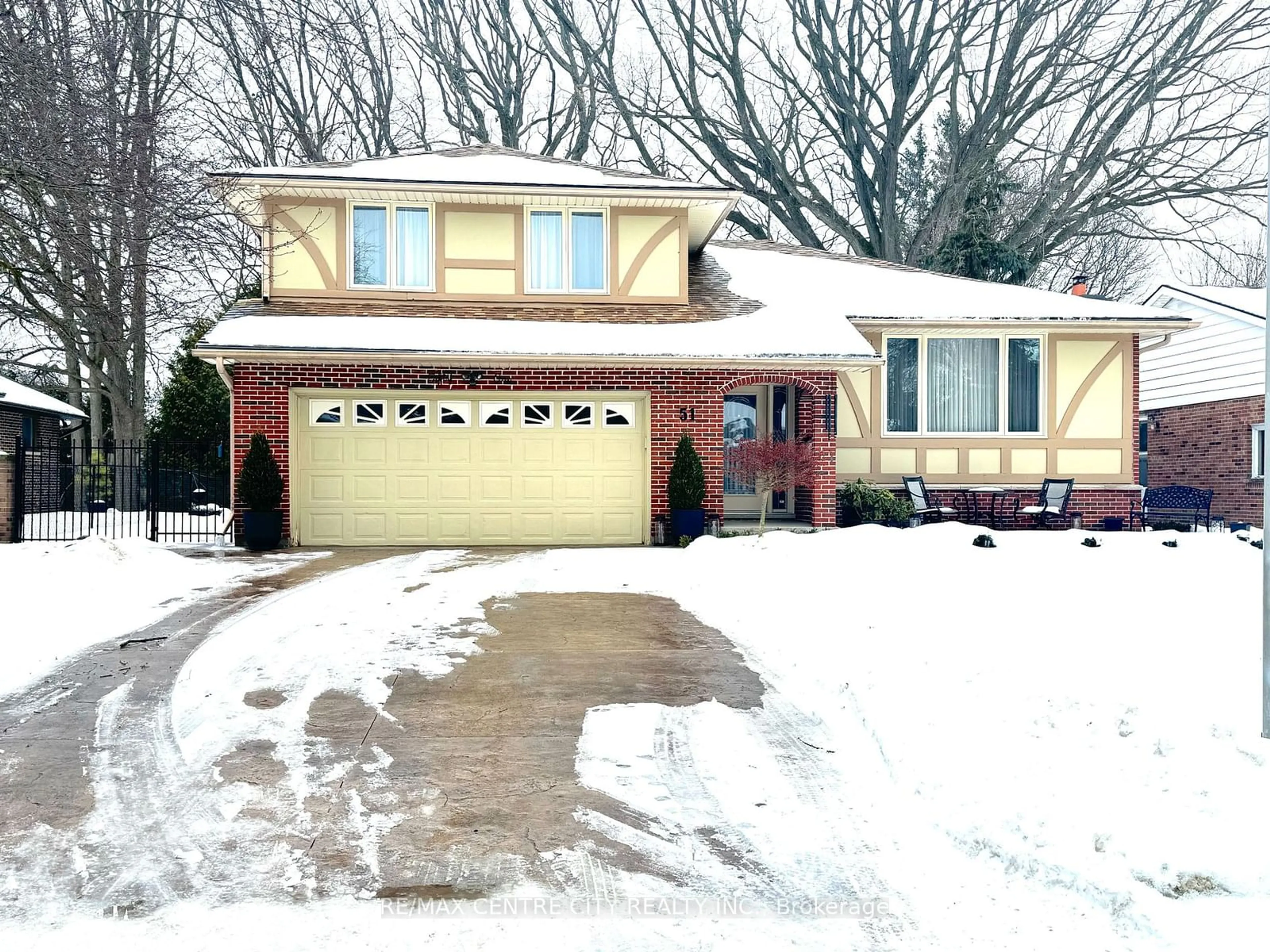 Home with vinyl exterior material, street for 51 Camden Pl, London Ontario N5X 2K5