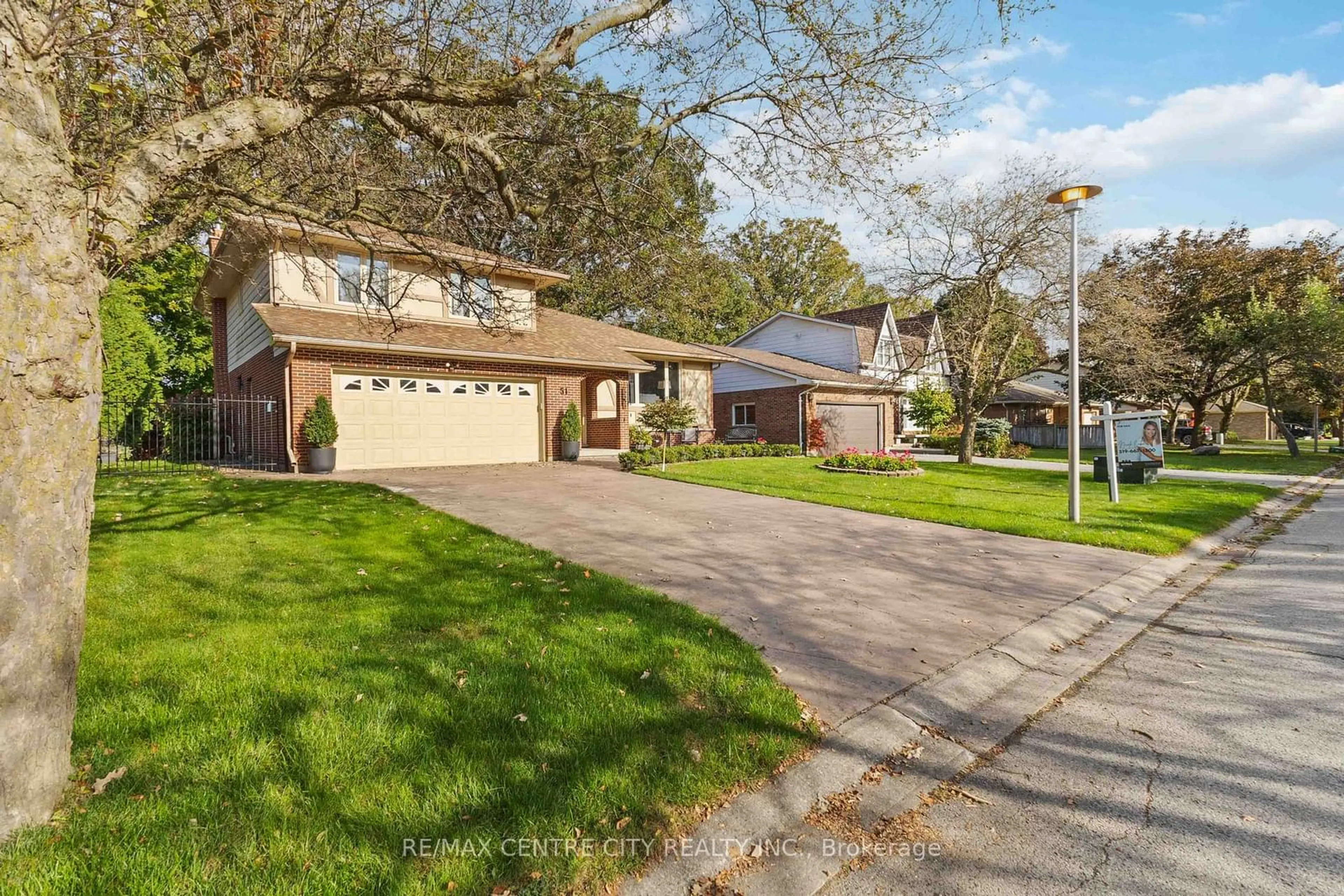 Home with vinyl exterior material, street for 51 Camden Pl, London Ontario N5X 2K5