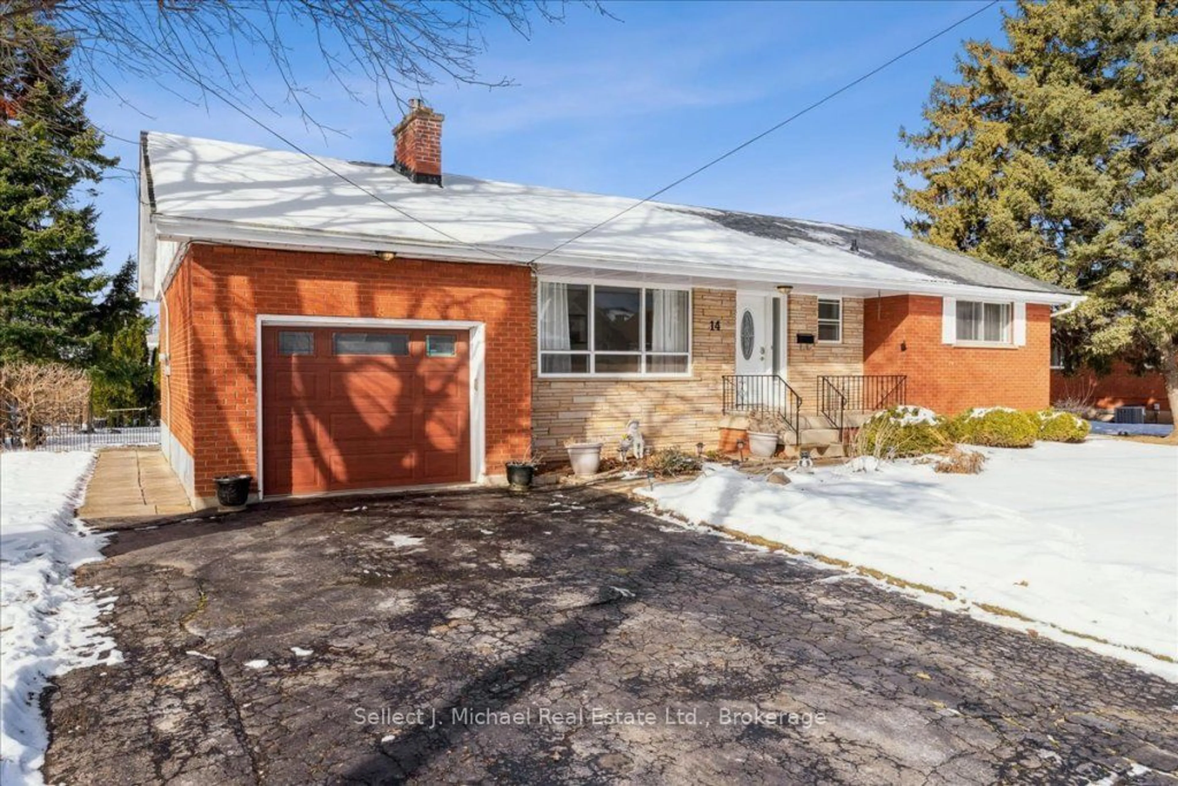 Home with brick exterior material, street for 14 Tunbridge Cres, Grimsby Ontario L3M 2V9