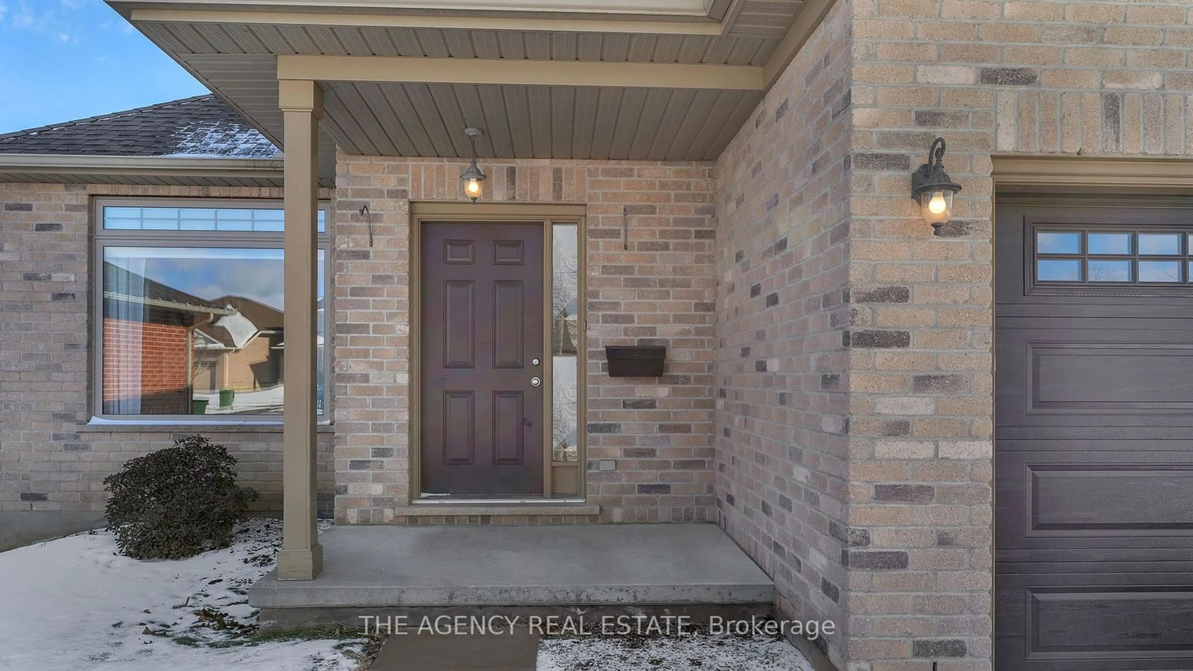 Indoor entryway for 11 Meadowvale Dr, St. Thomas Ontario N5P 4P2