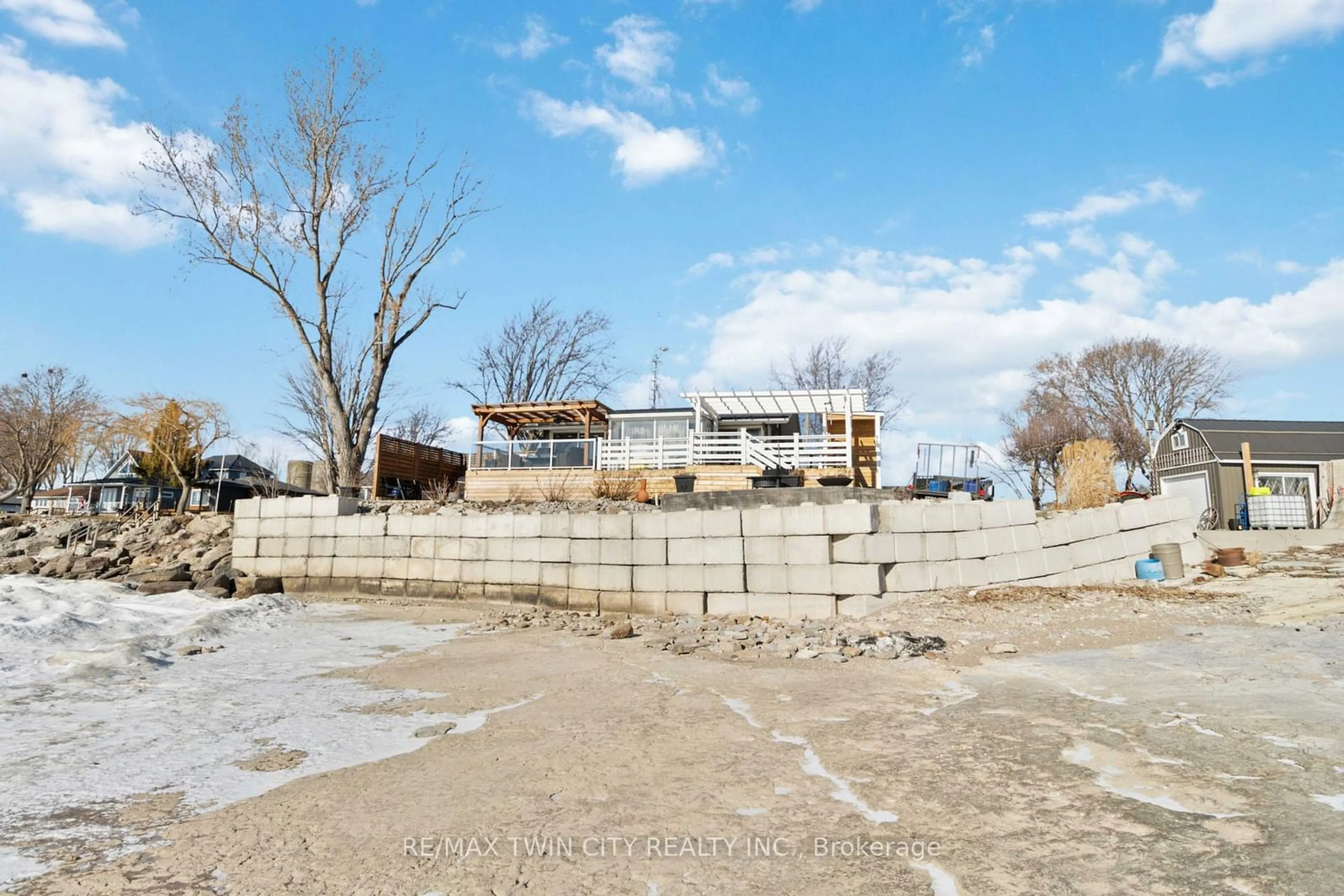 A pic from outside/outdoor area/front of a property/back of a property/a pic from drone, building for 1238 Lakeshore Rd, Haldimand Ontario N0A 1P0