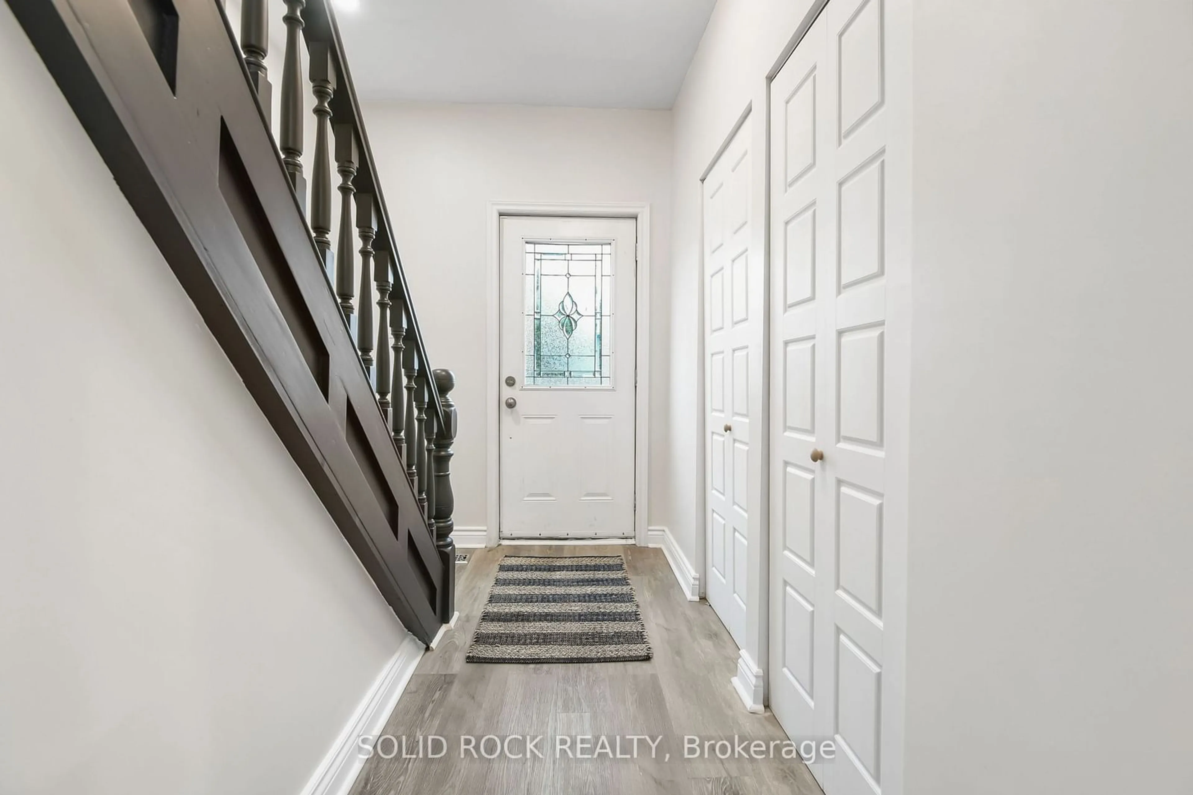 Indoor entryway for 115 DIVISION St, McNab/Braeside Ontario K2E 7Z4