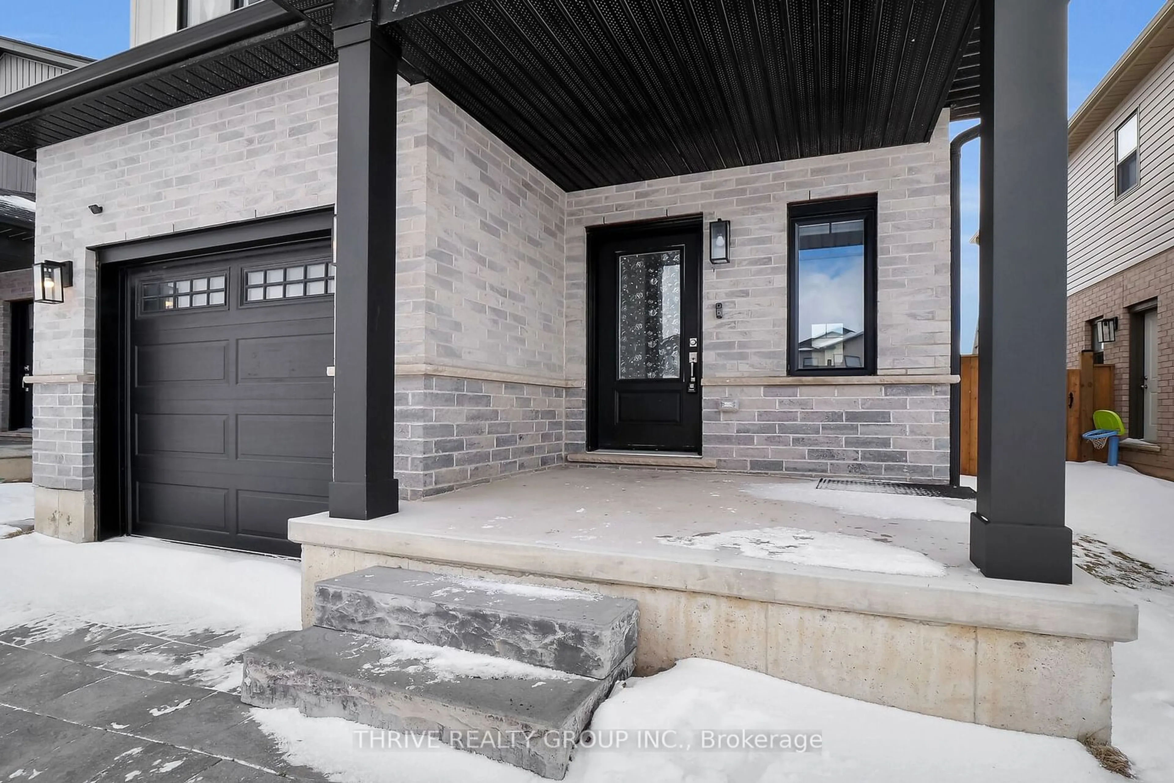 Indoor entryway for 3906 Auckland Ave, London Ontario N6L 0J6