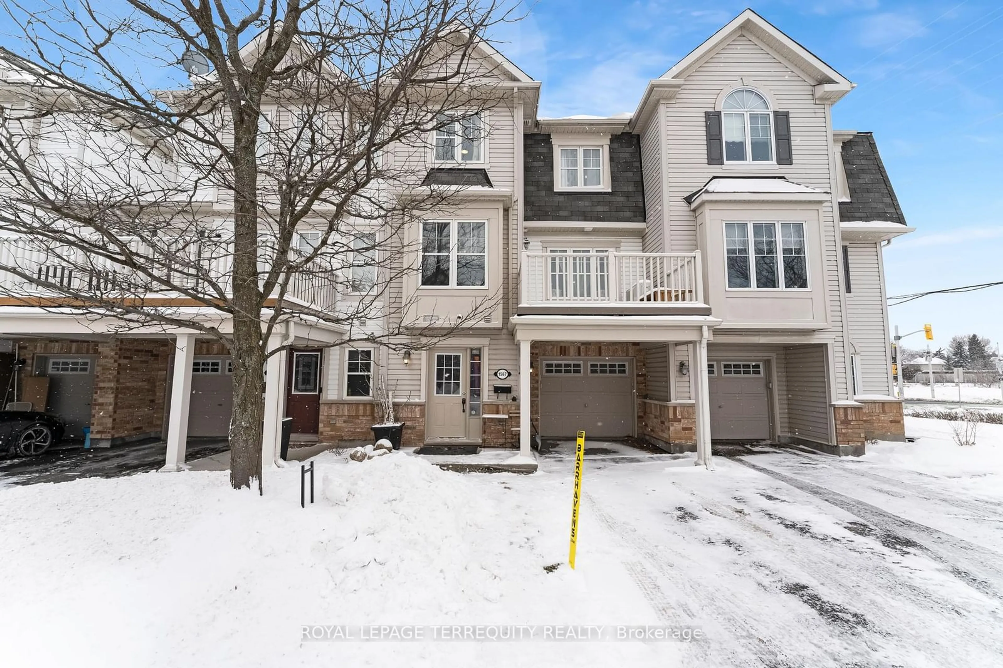 A pic from outside/outdoor area/front of a property/back of a property/a pic from drone, street for 1567 Haydon Circ, Barrhaven Ontario K2J 0K5