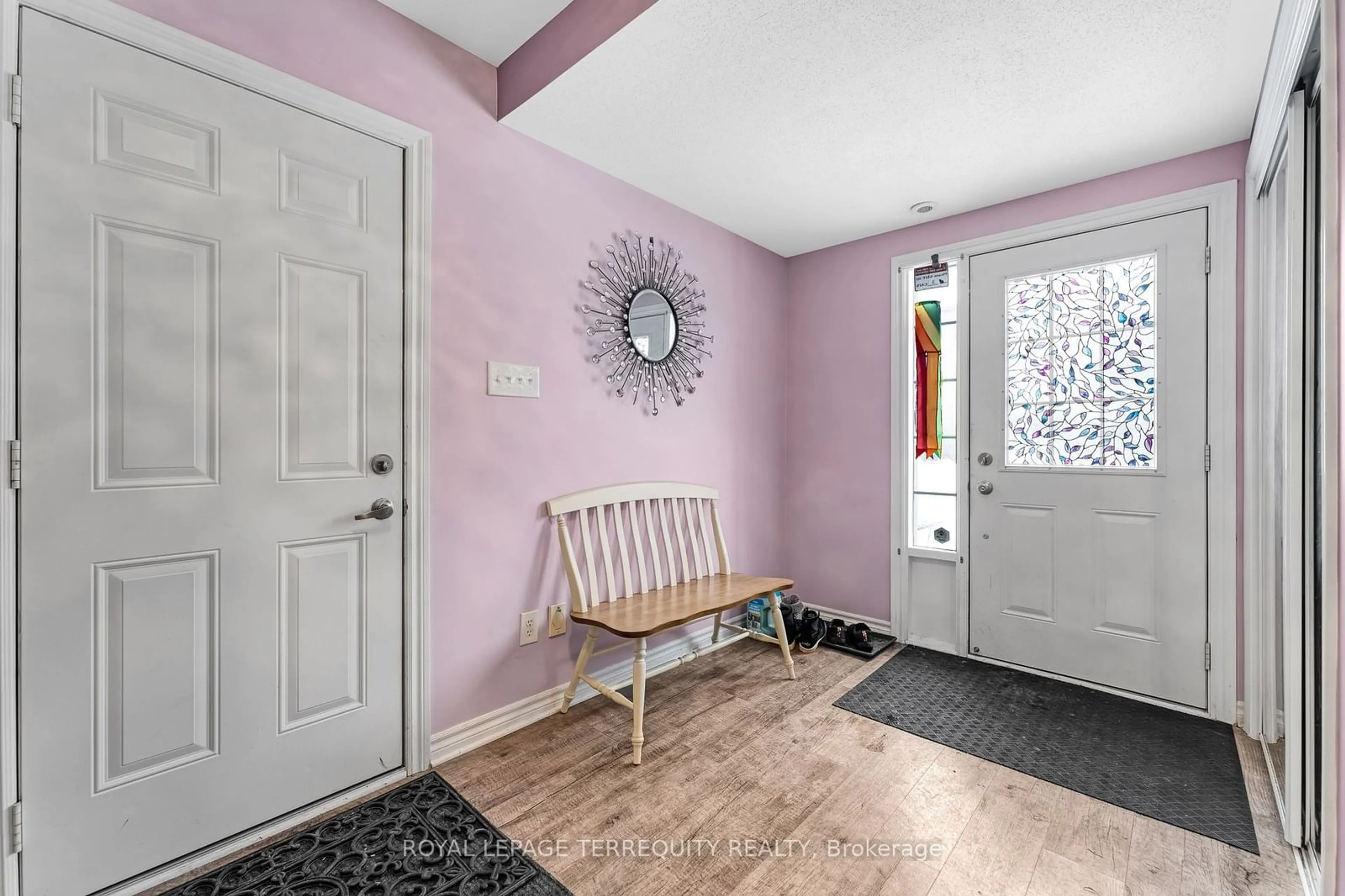 Indoor entryway for 1567 Haydon Circ, Barrhaven Ontario K2J 0K5