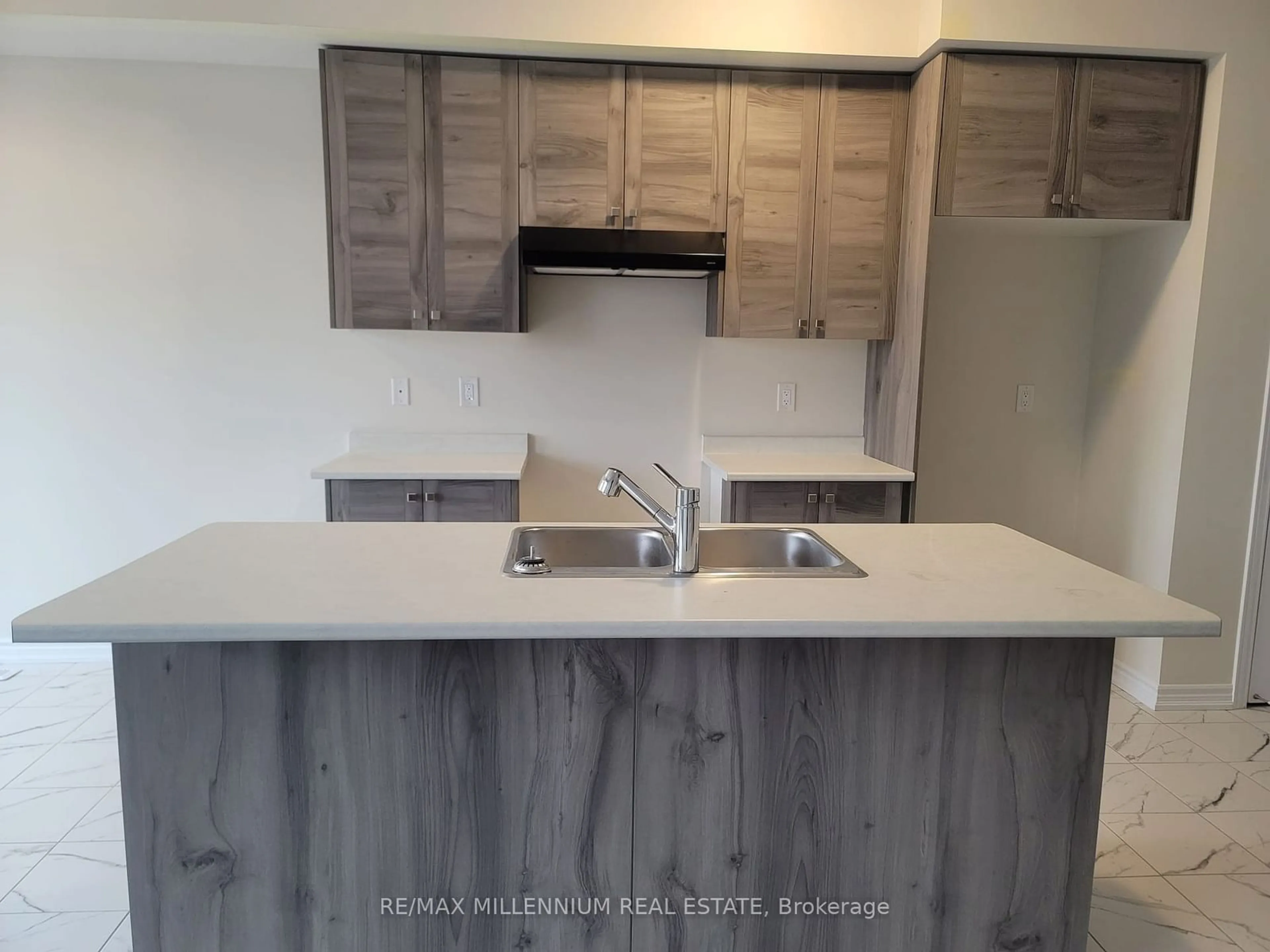 Standard kitchen, unknown for 399 Vanilla Tr, Thorold Ontario L2V 0K7