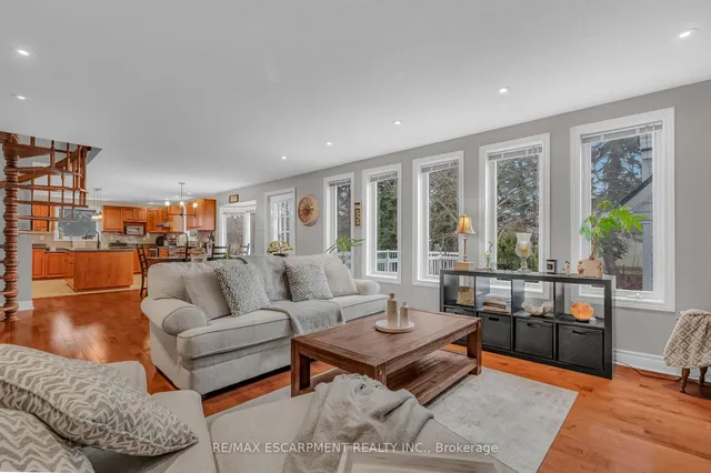 Additional property image - 82 Rymal Rd