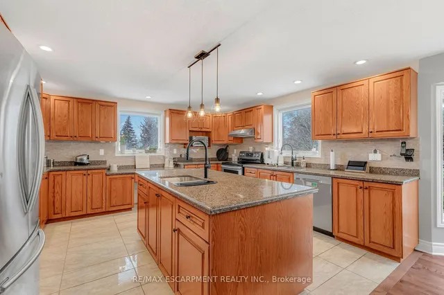 Additional property image - 82 Rymal Rd