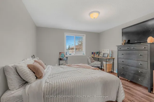 Additional property image - 82 Rymal Rd