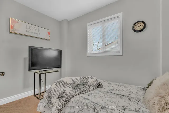 Additional property image - 82 Rymal Rd