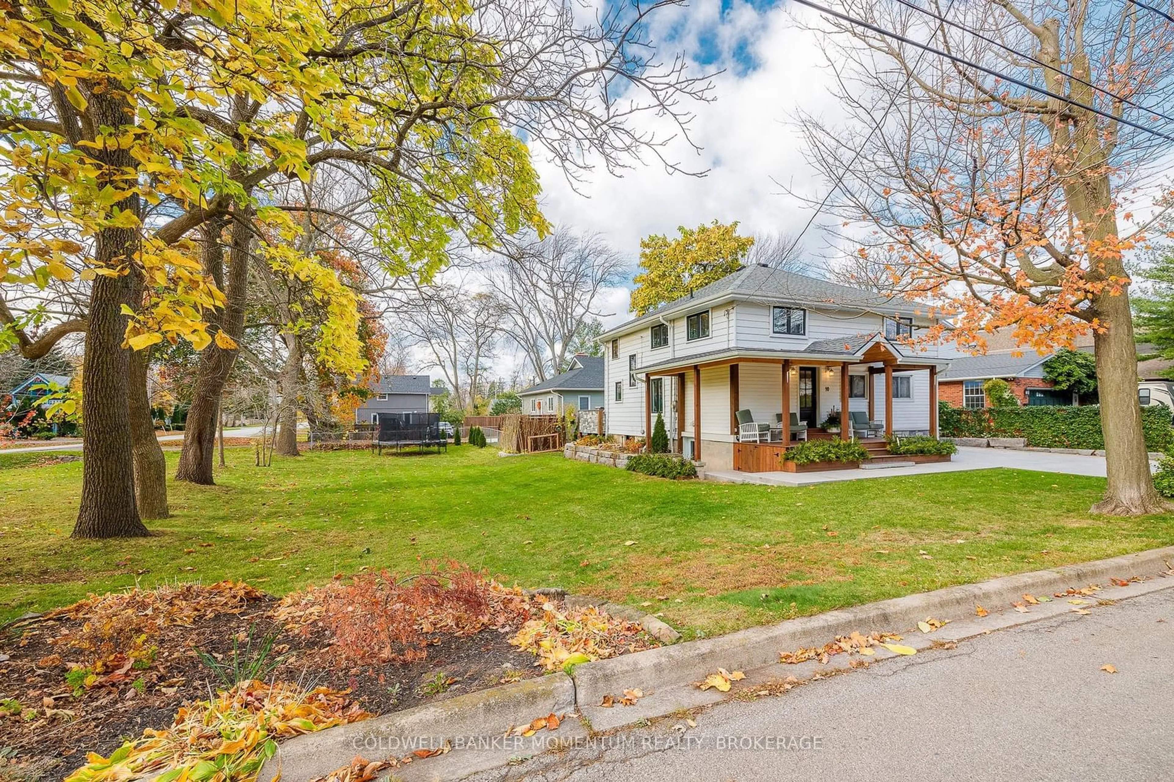 A pic from outside/outdoor area/front of a property/back of a property/a pic from drone, street for 10A BETTS Ave, Grimsby Ontario L3M 2S6