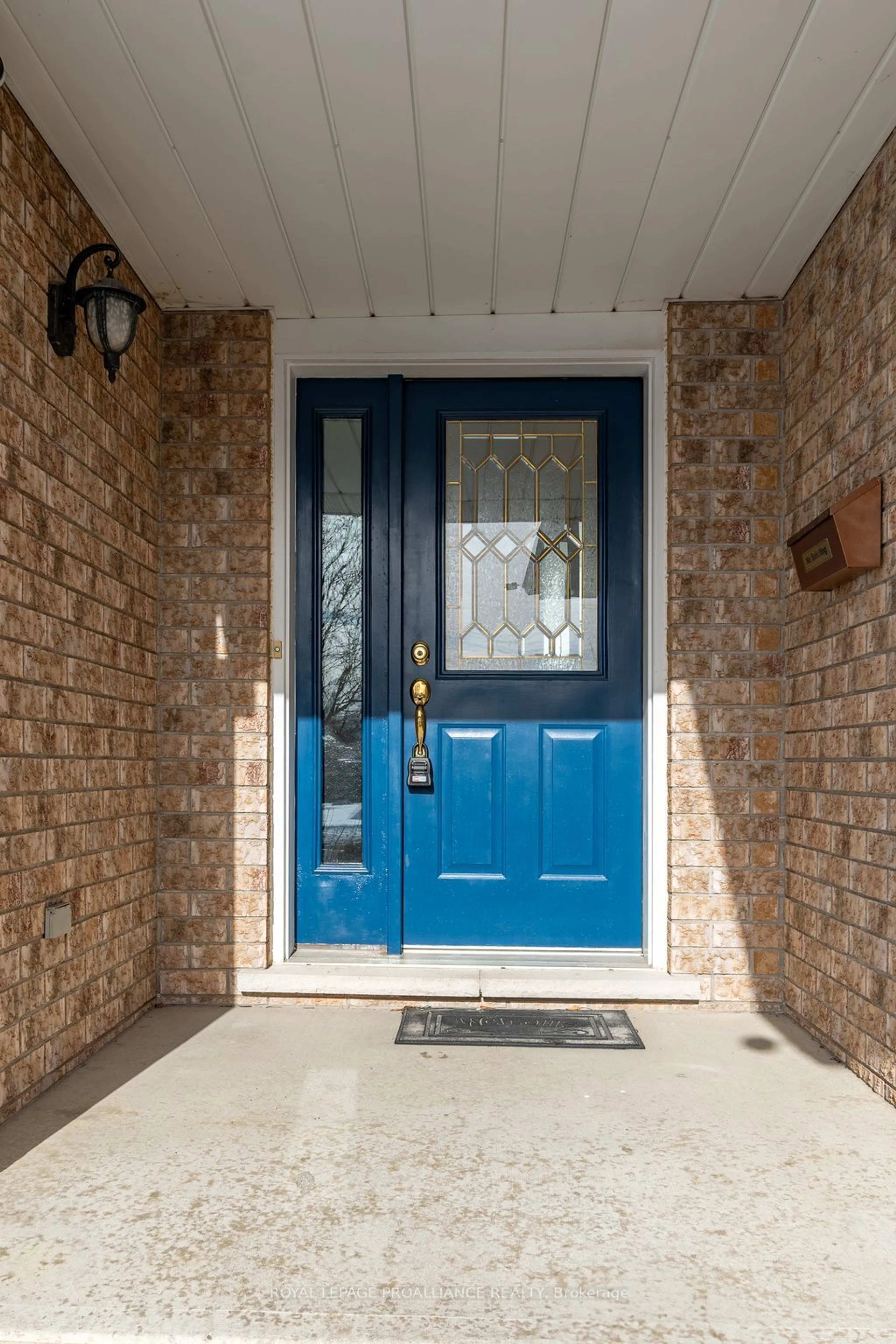 Indoor entryway for 24 Hickory Grve, Belleville Ontario K8N 5Y1