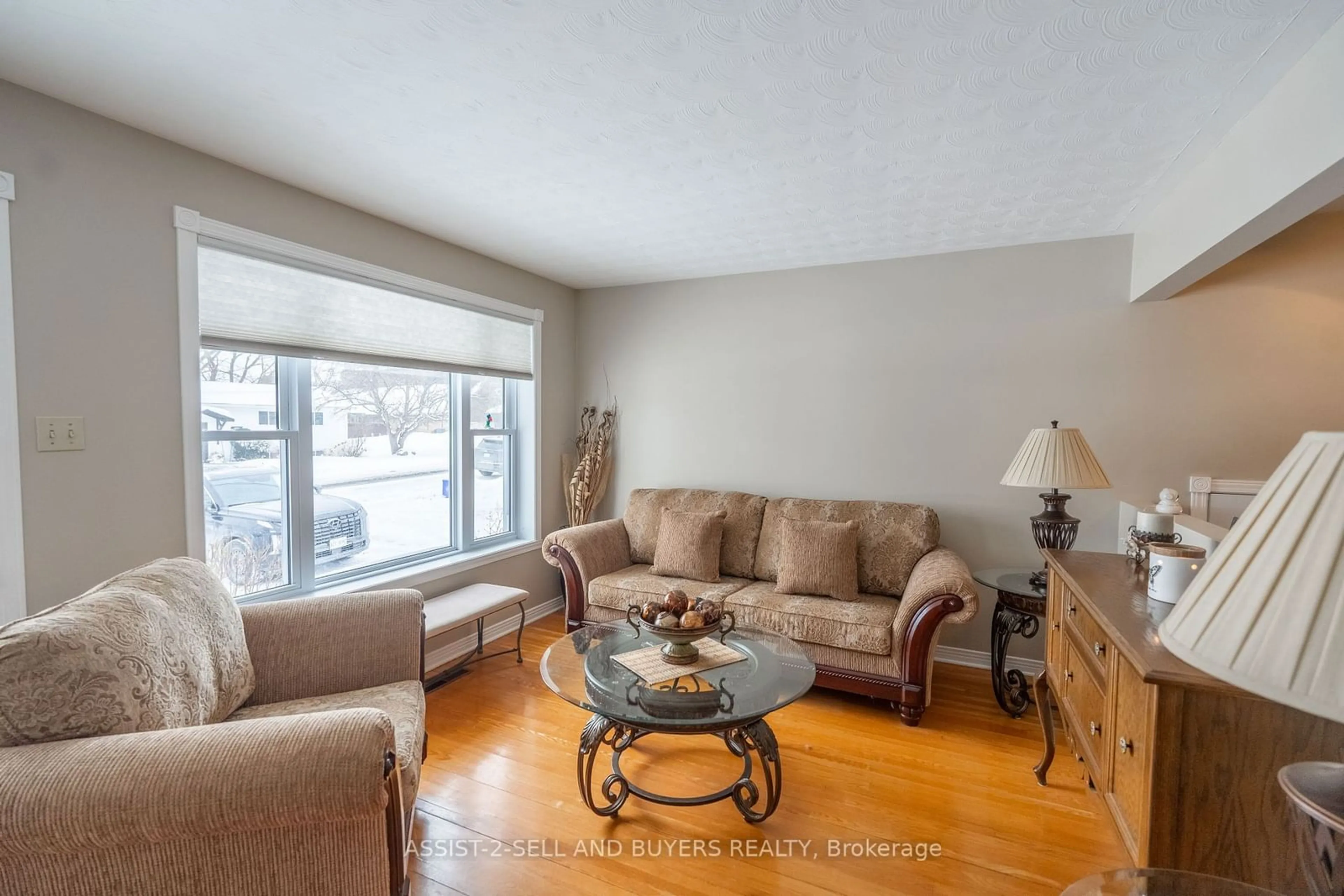 Living room with furniture, wood/laminate floor for 3109 Duval Ave, Cornwall Ontario K6K 1C1