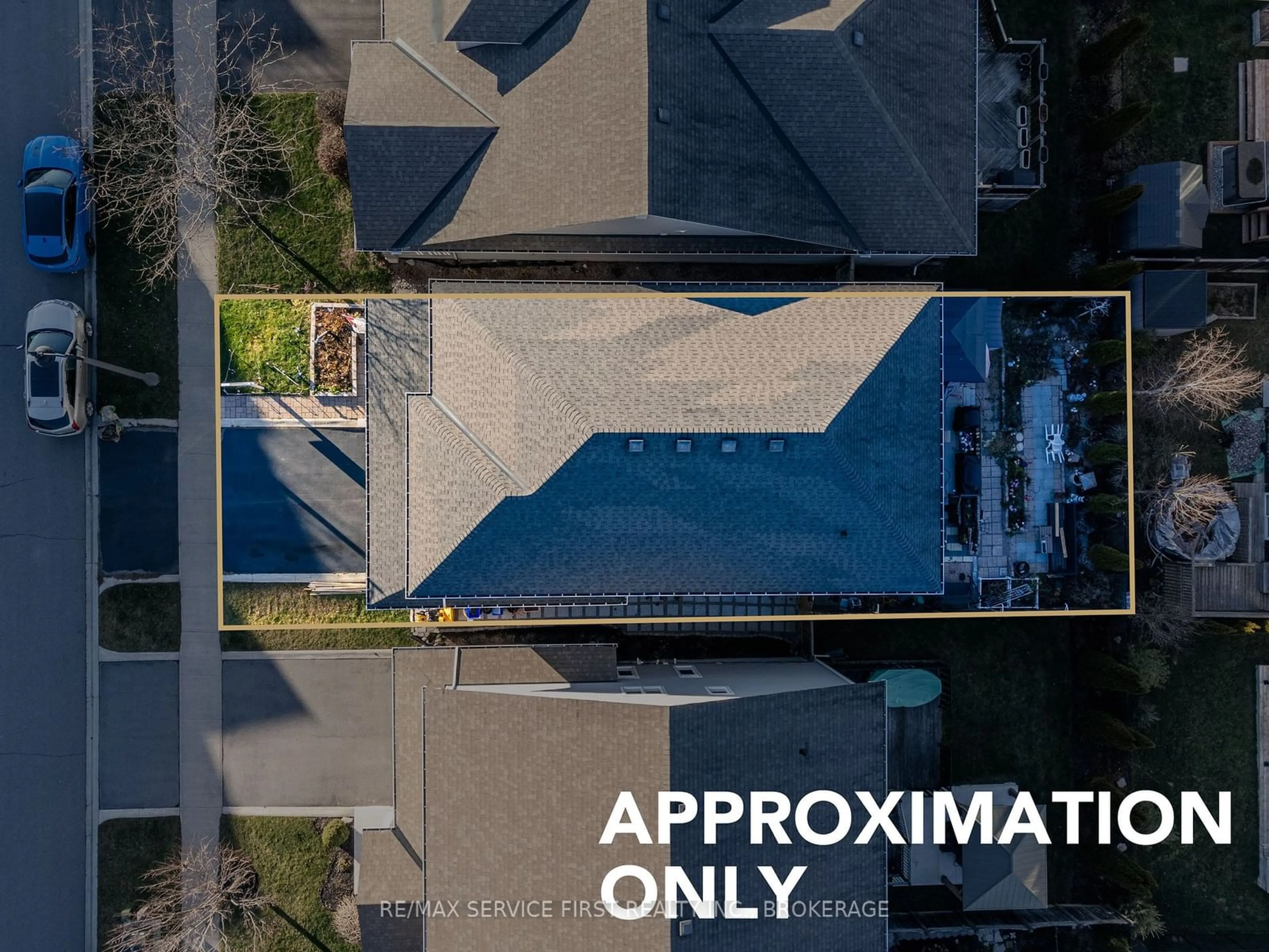 A pic from outside/outdoor area/front of a property/back of a property/a pic from drone, street for 1218 Iris Dr, Kingston Ontario K7P 0H6