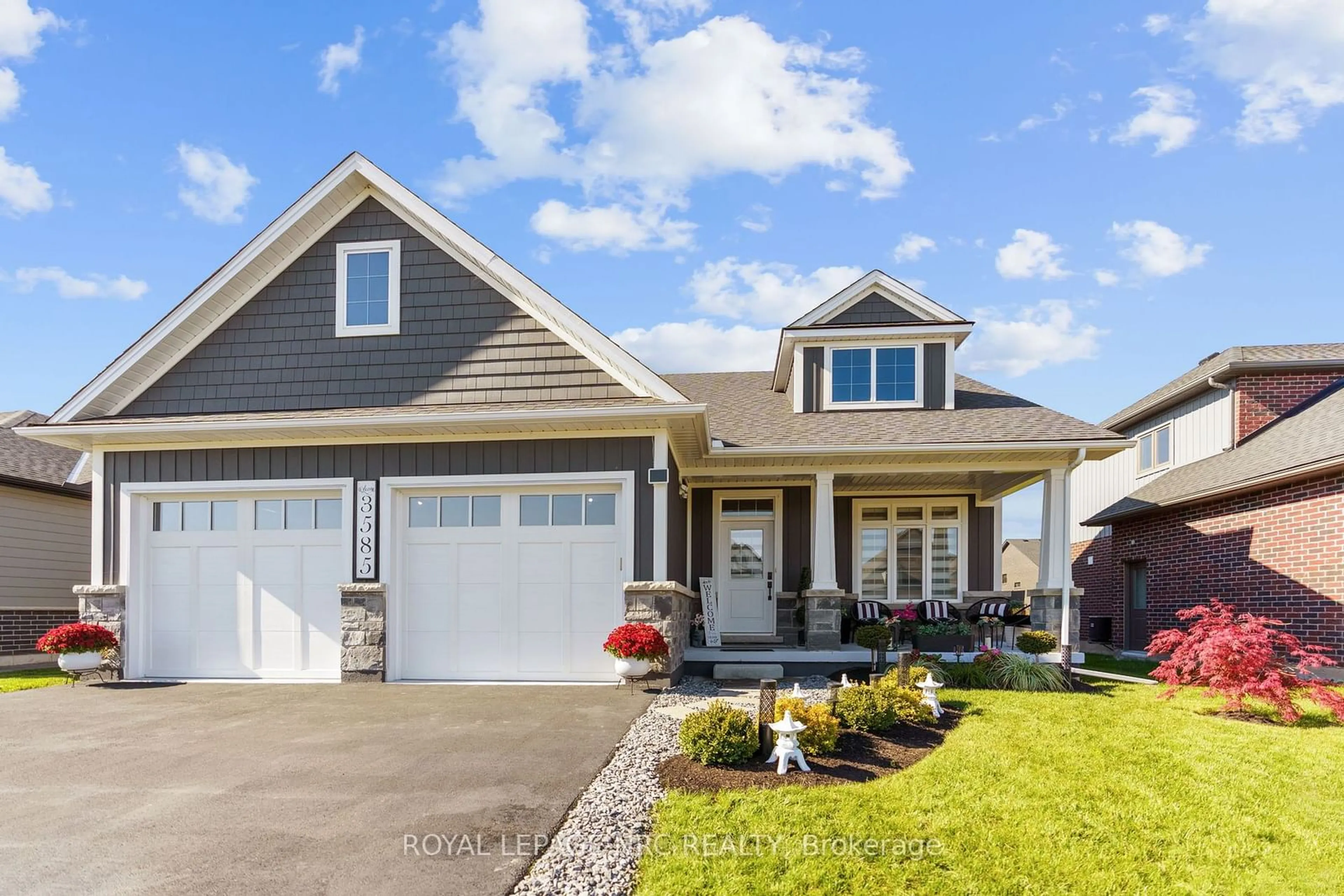 Home with vinyl exterior material, street for 3585 CANFIELD Cres, Fort Erie Ontario L0S 1S0