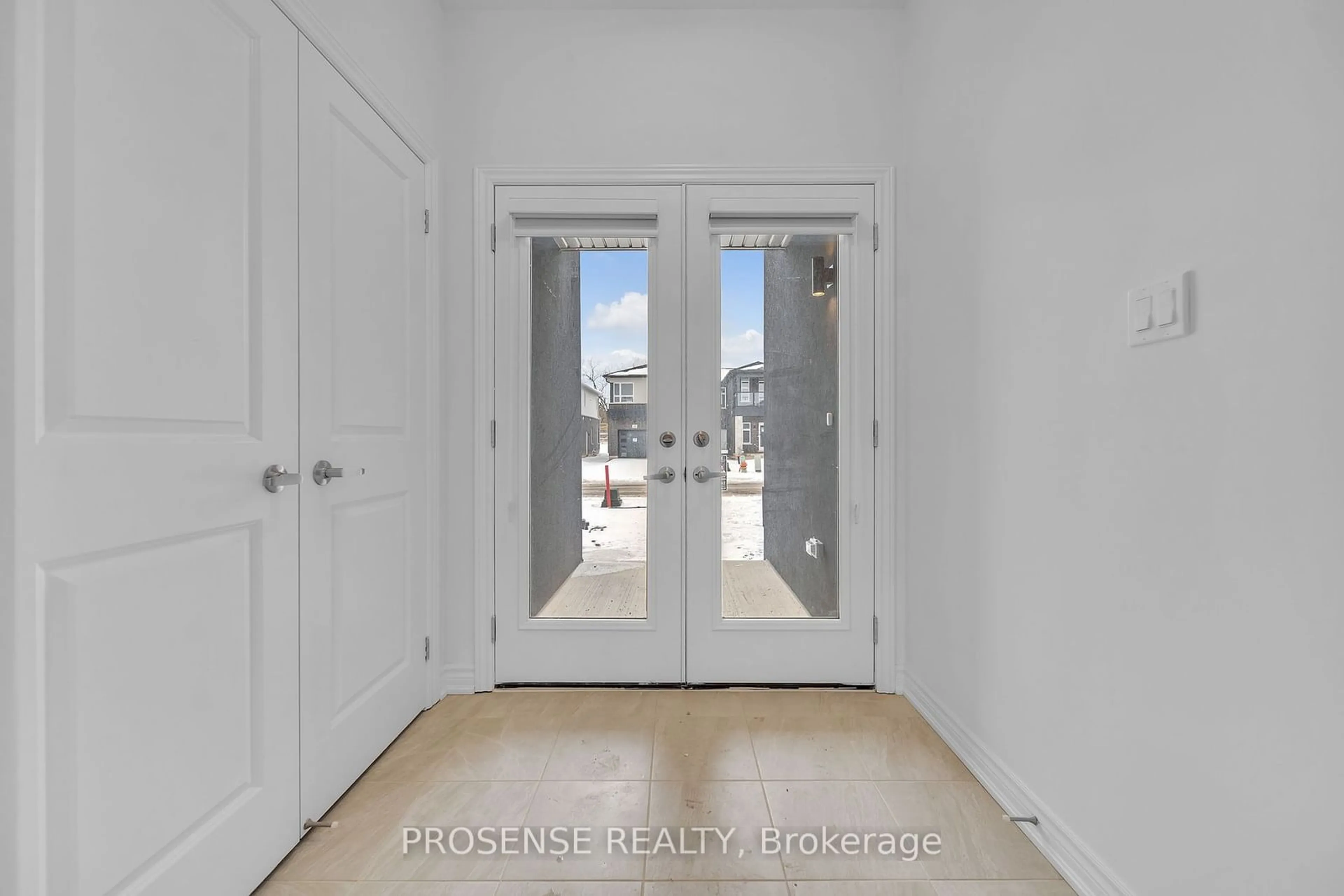 Indoor entryway for 360 Gordon Ave, Fort Erie Ontario L0S 1N0