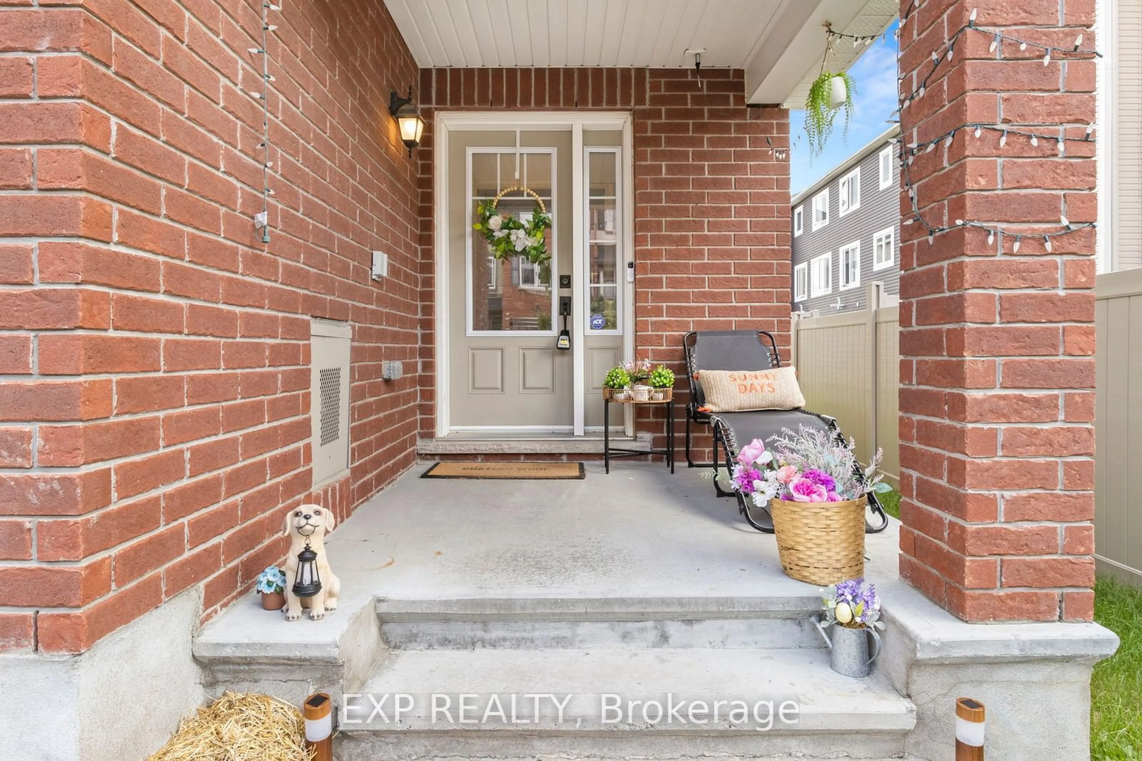 Indoor entryway for 123 GELDERLAND, Kanata Ontario K2V 0H8