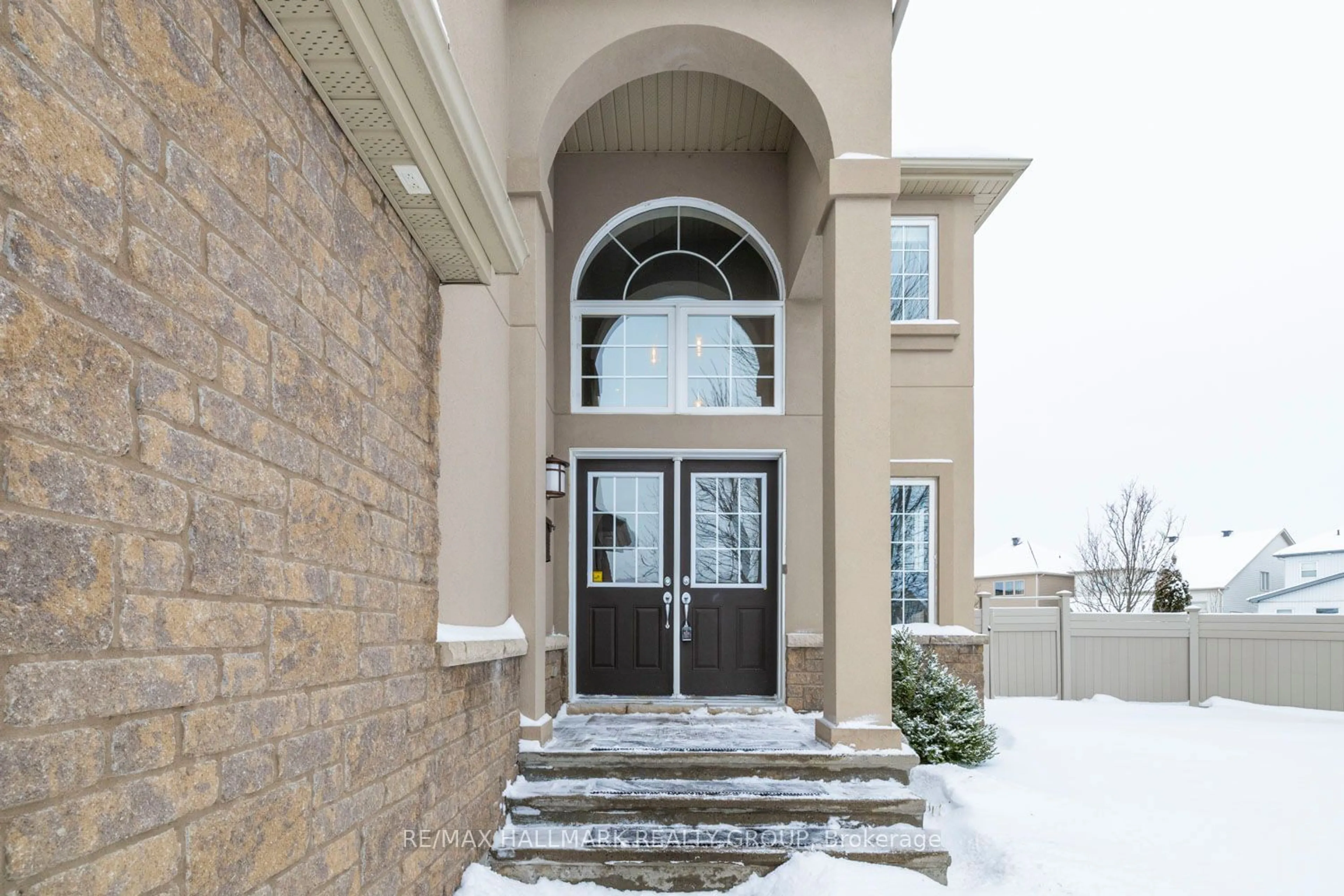 Indoor entryway for 729 Pensacola Crt, Orleans - Cumberland and Area Ontario K4A 0L6