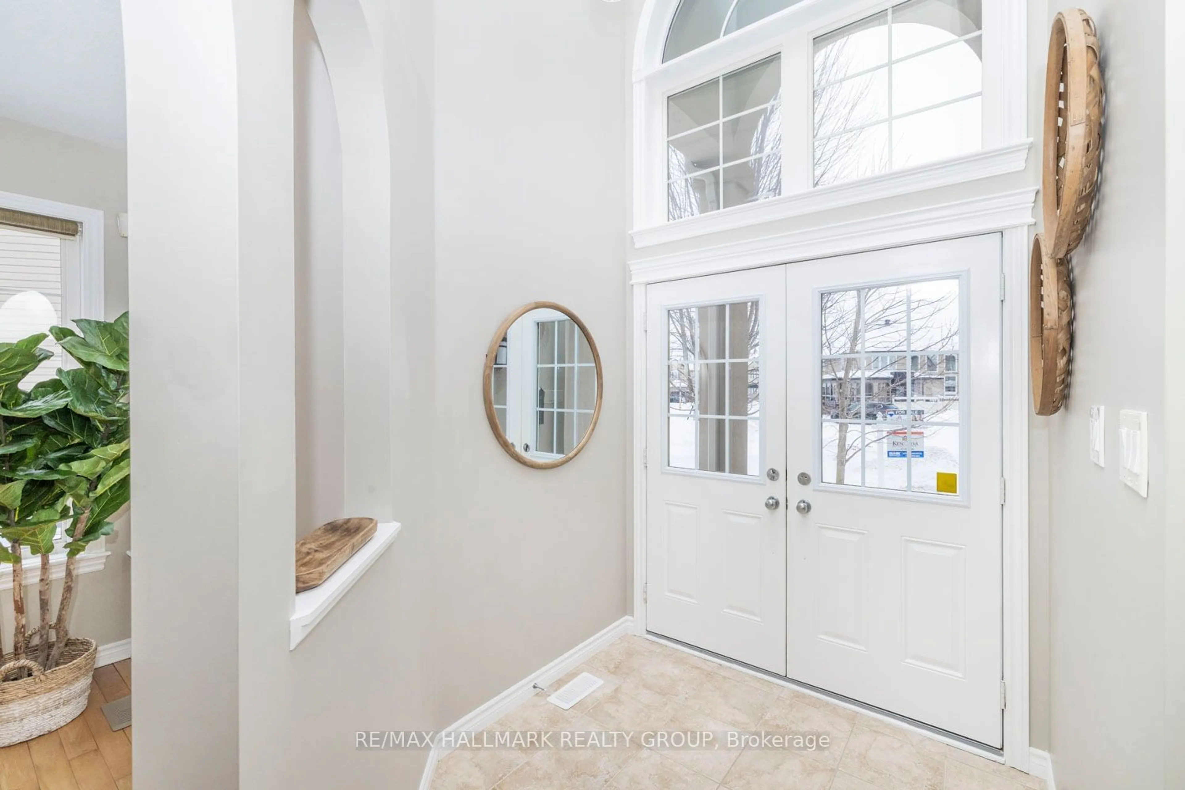 Indoor entryway for 729 Pensacola Crt, Orleans - Cumberland and Area Ontario K4A 0L6