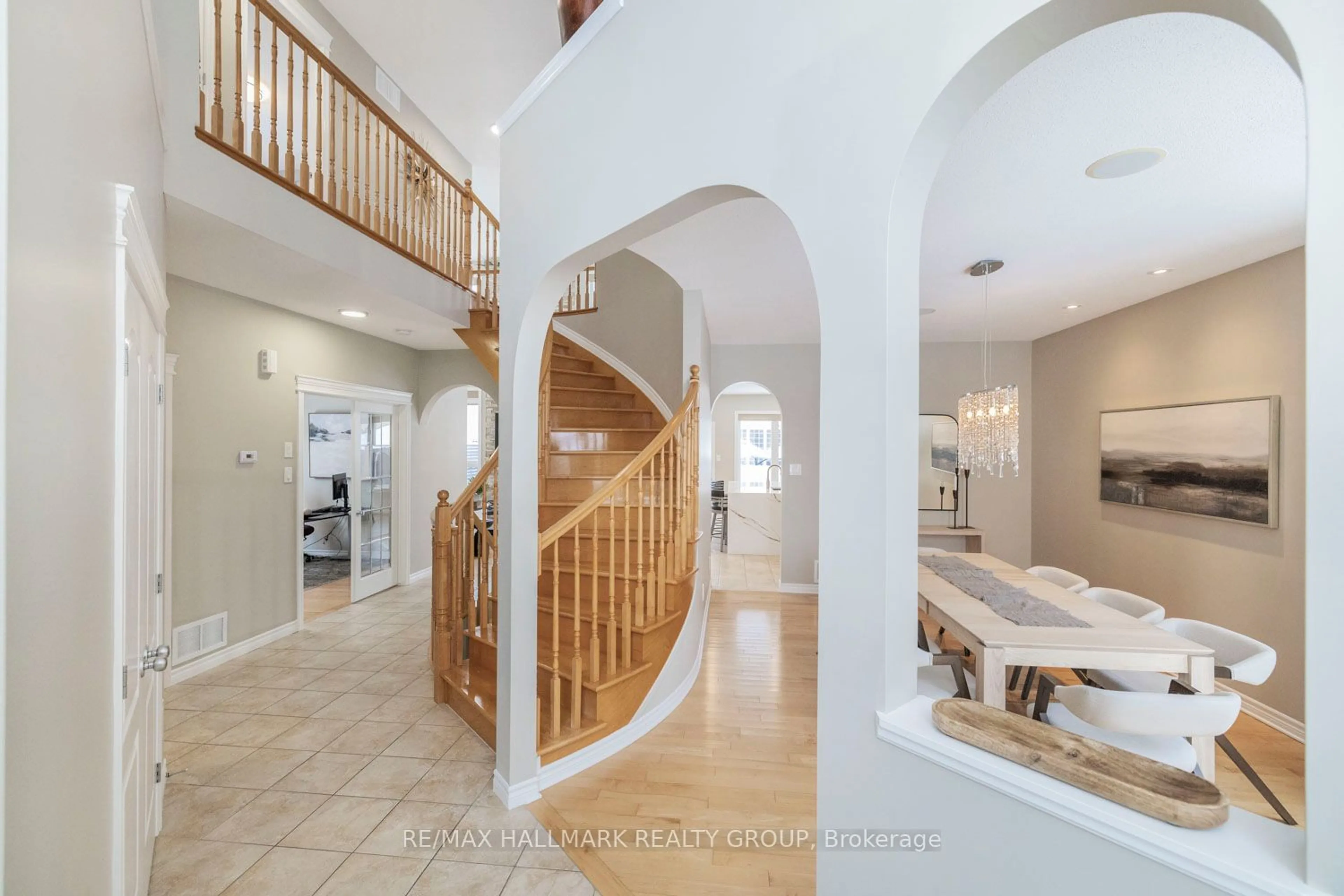 Indoor entryway for 729 Pensacola Crt, Orleans - Cumberland and Area Ontario K4A 0L6